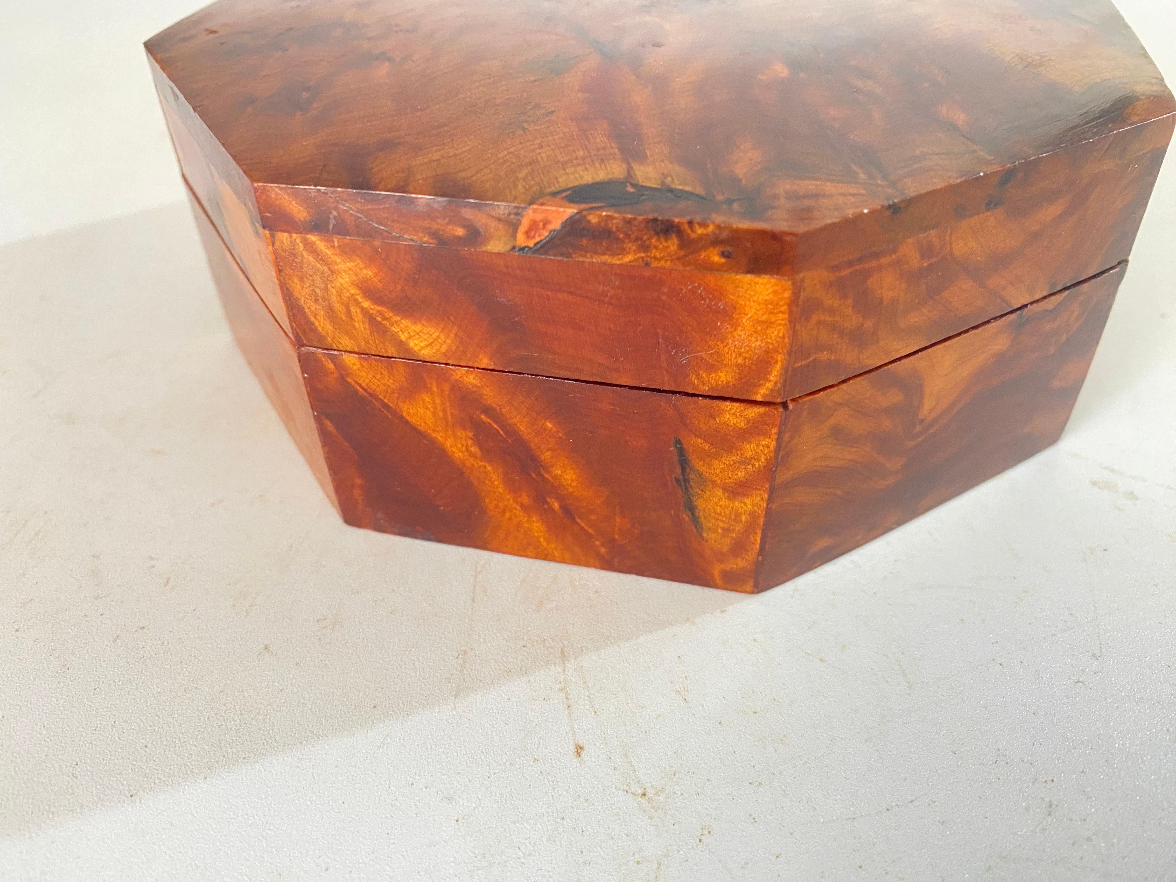 Schachtel aus gemasertem Holz, braune Farbe, Frankreich, 20. Jahrhundert im Angebot 6