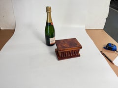 Schachtel aus gemasertem Holz, braune Farbe, Frankreich, 20. Jahrhundert