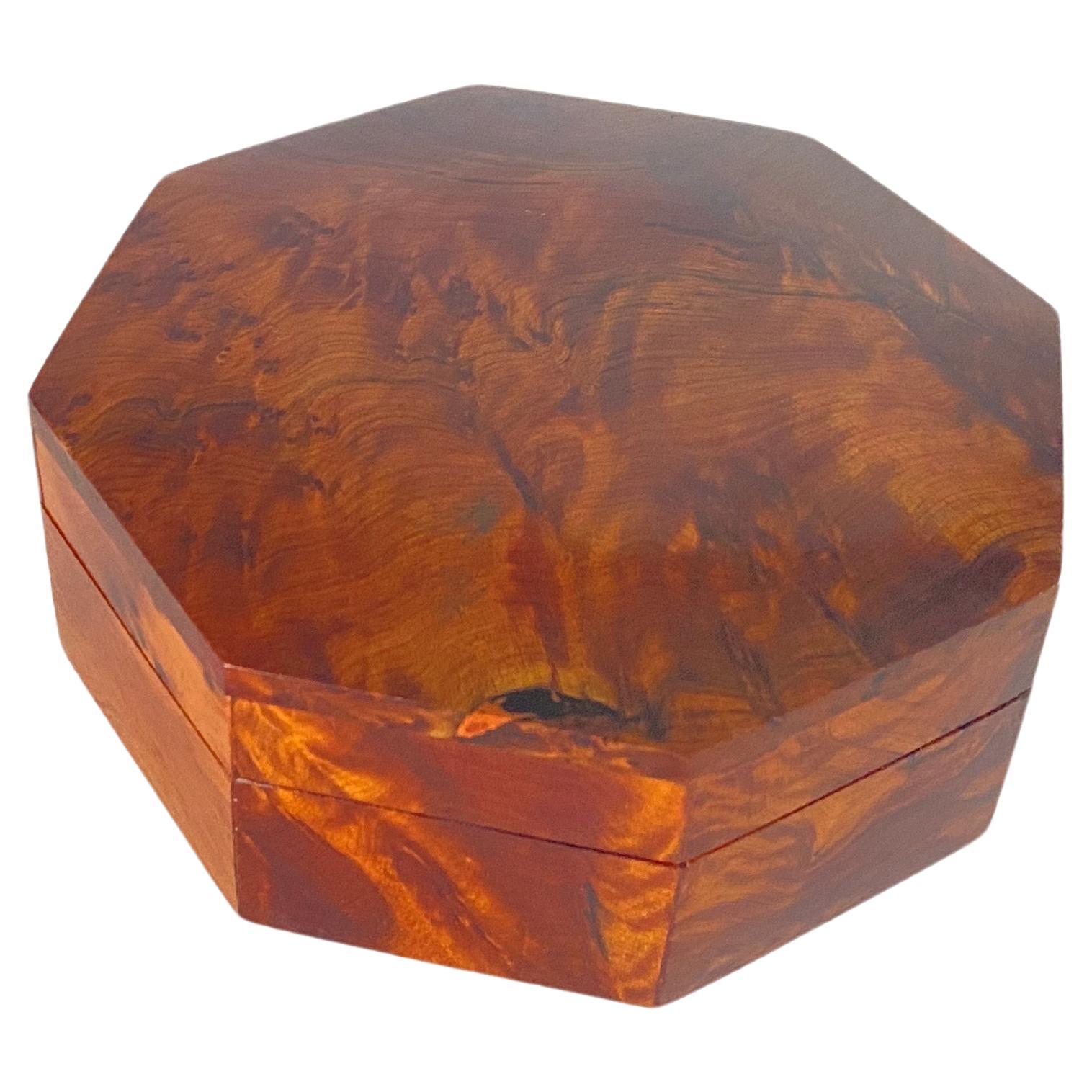 This box is in burl wood. It has been made in France in the 1970s. The color is brown, and it is in an good condition.