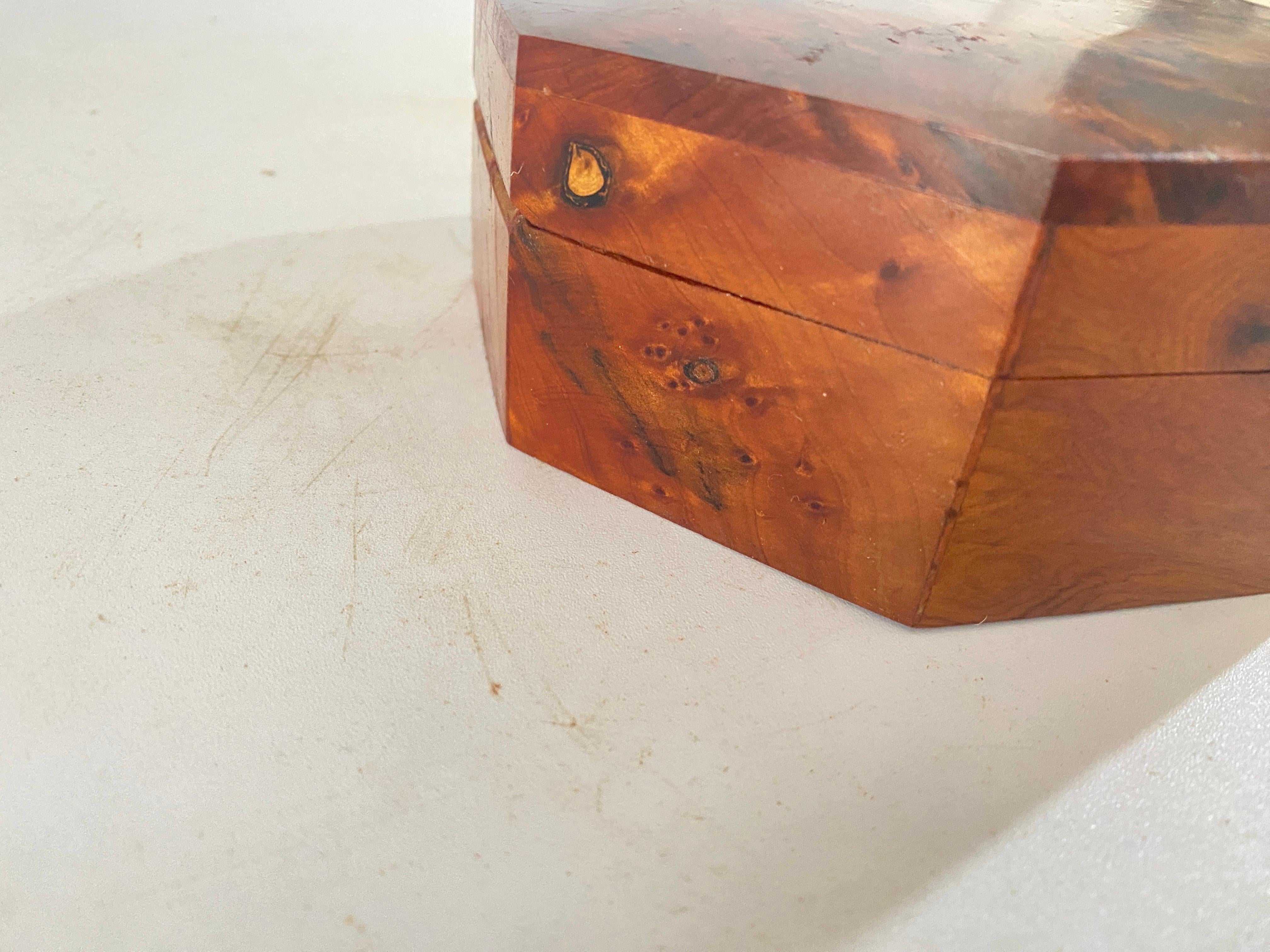Schachtel aus gemasertem Holz, braune Farbe, Frankreich, 20. Jahrhundert im Angebot 14