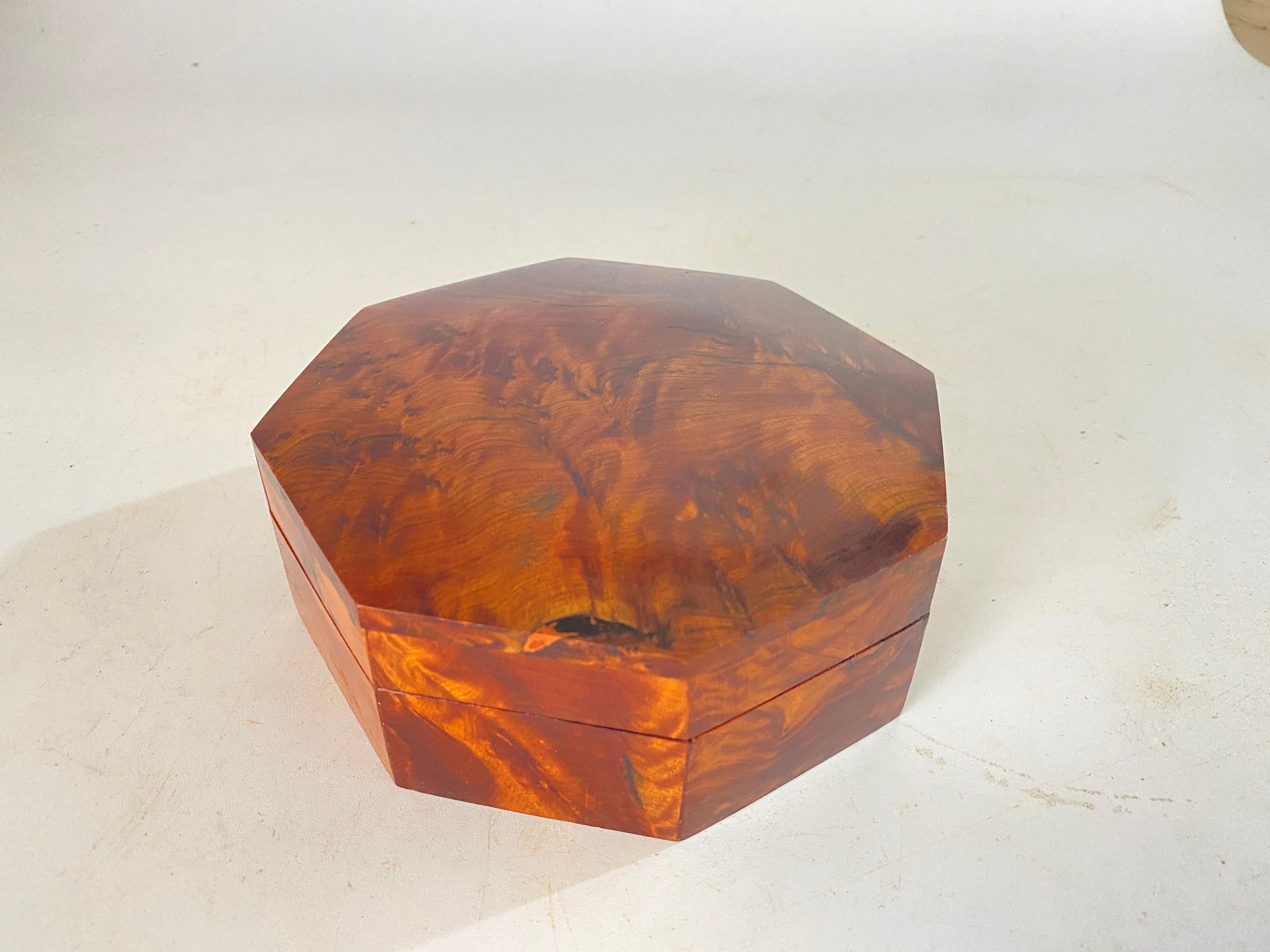 Schachtel aus gemasertem Holz, braune Farbe, Frankreich, 20. Jahrhundert im Angebot 18