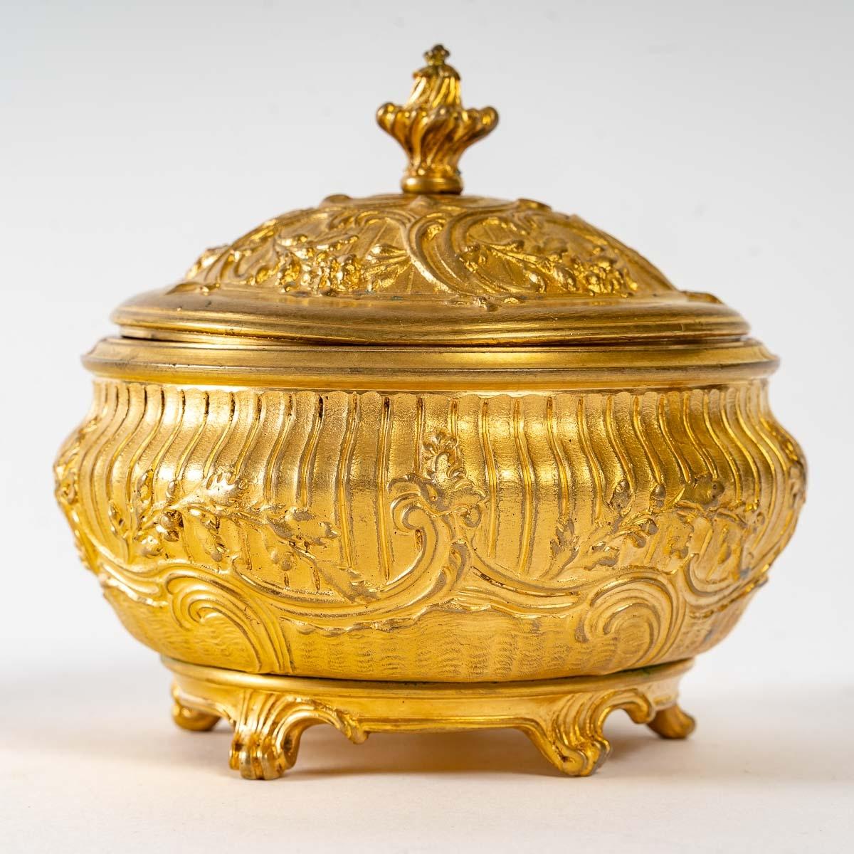 Box in Gilt Bronze, Signed F. Barbedienne, 19th Century. 3