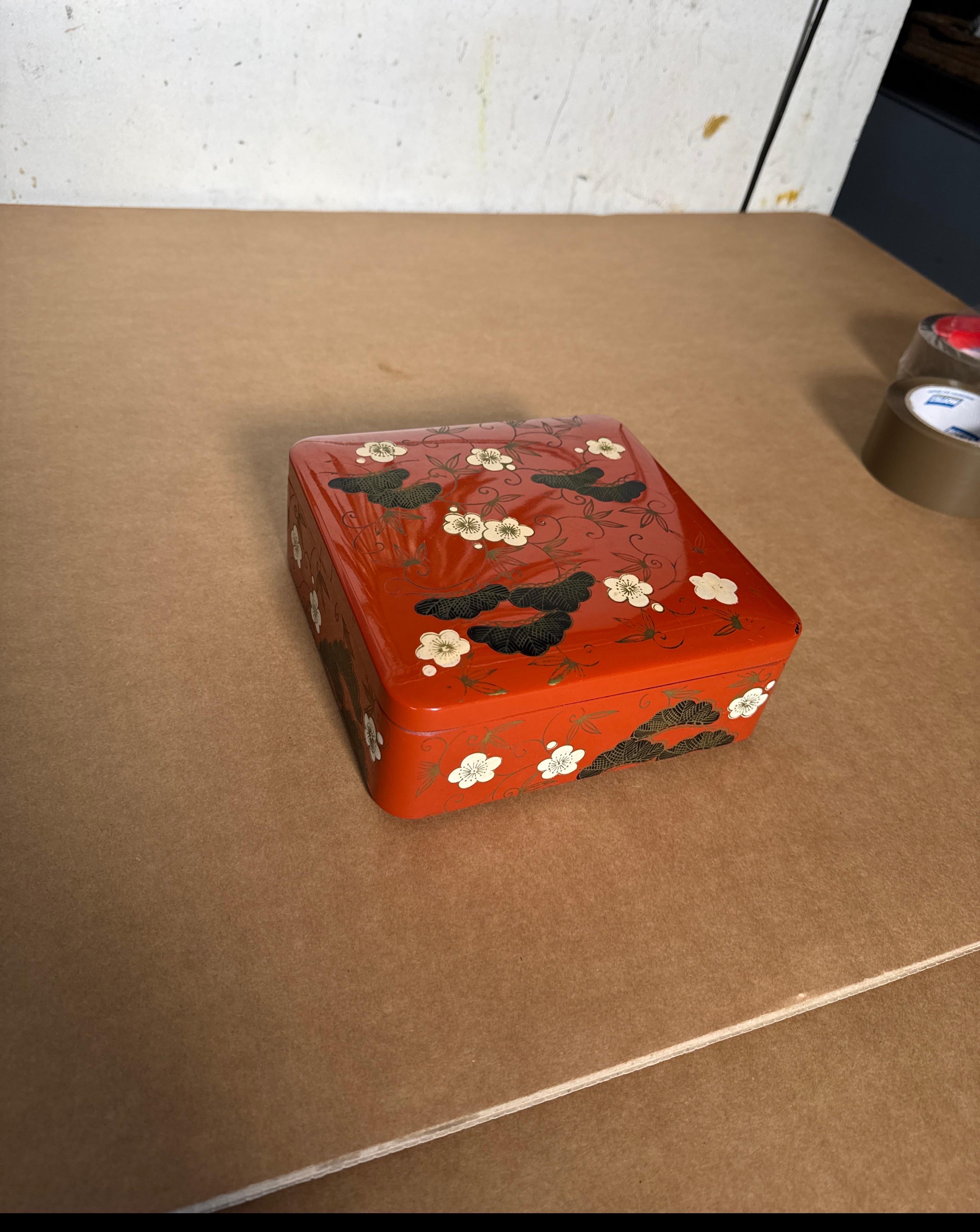 Box in Lacquered Wood, Vietnam 20th Century, Black and Orange -Red Color For Sale 7