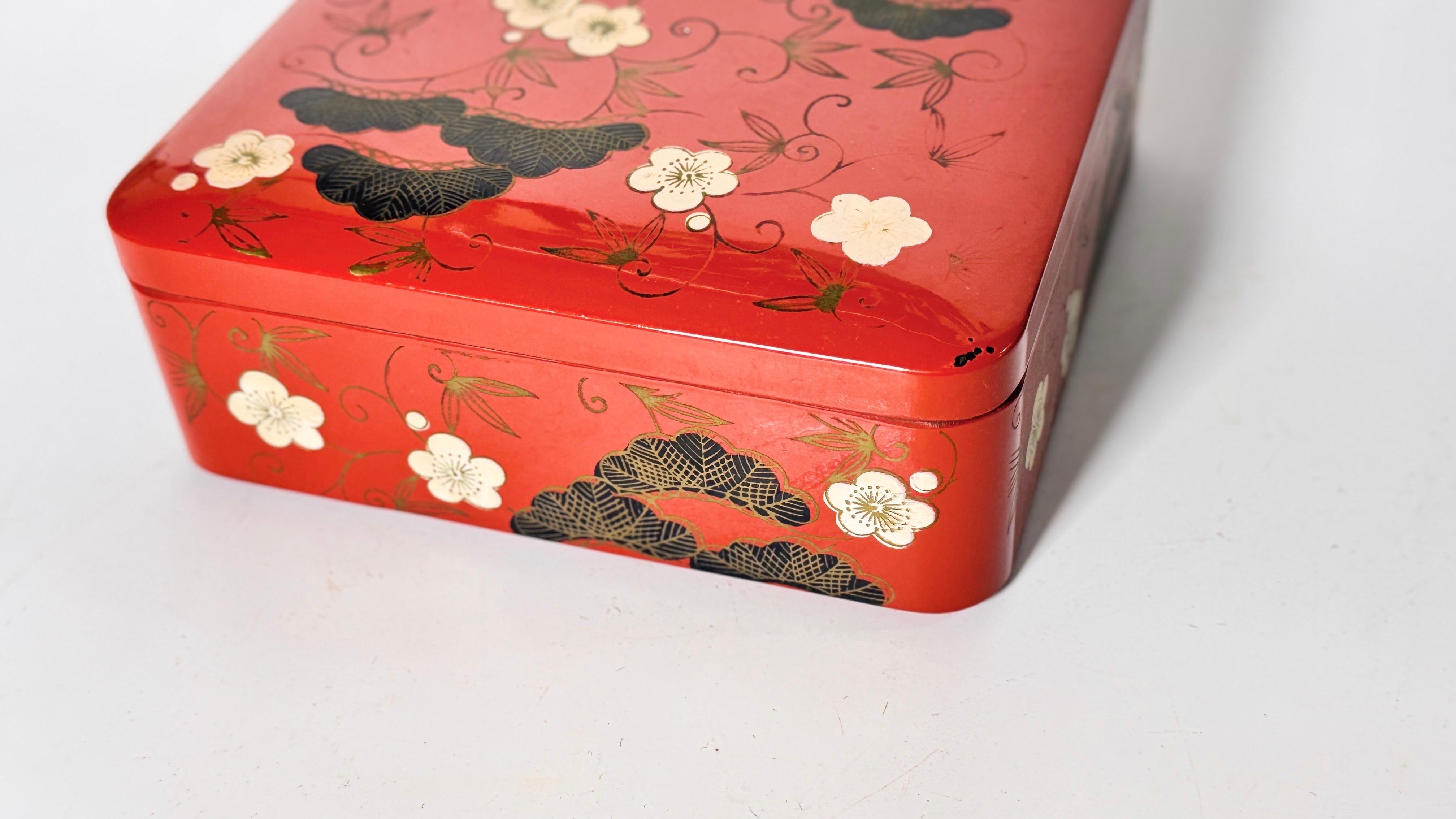 Box in Lacquered Wood, Vietnam 20th Century, Black and Orange -Red Color For Sale 3