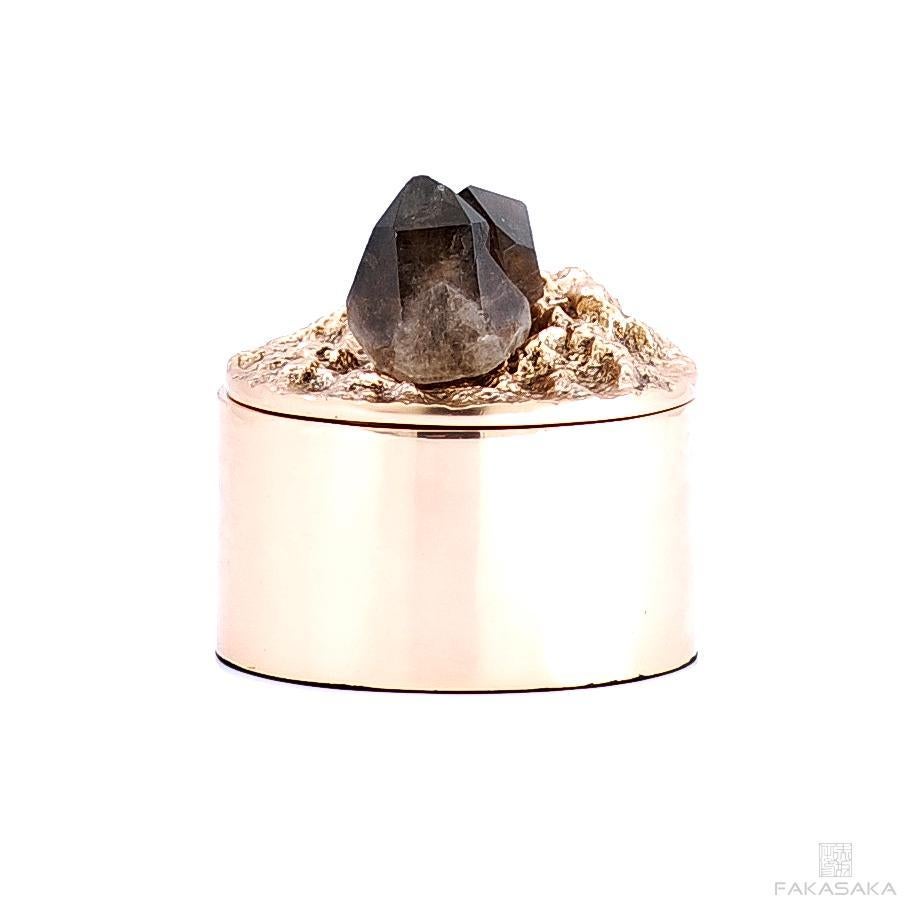 Ashtray, box in polished bronze by Fakasaka Design
Dimensions: W 15.5 x D 15.5 x H 13 cm
Materials: Polished bronze.
 