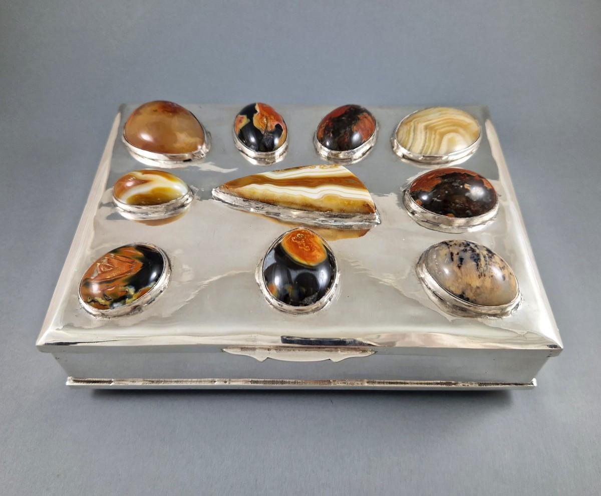 Caja de plata de ley y piedras duras finales del siglo XX