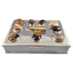 Caja de plata de ley y piedras duras