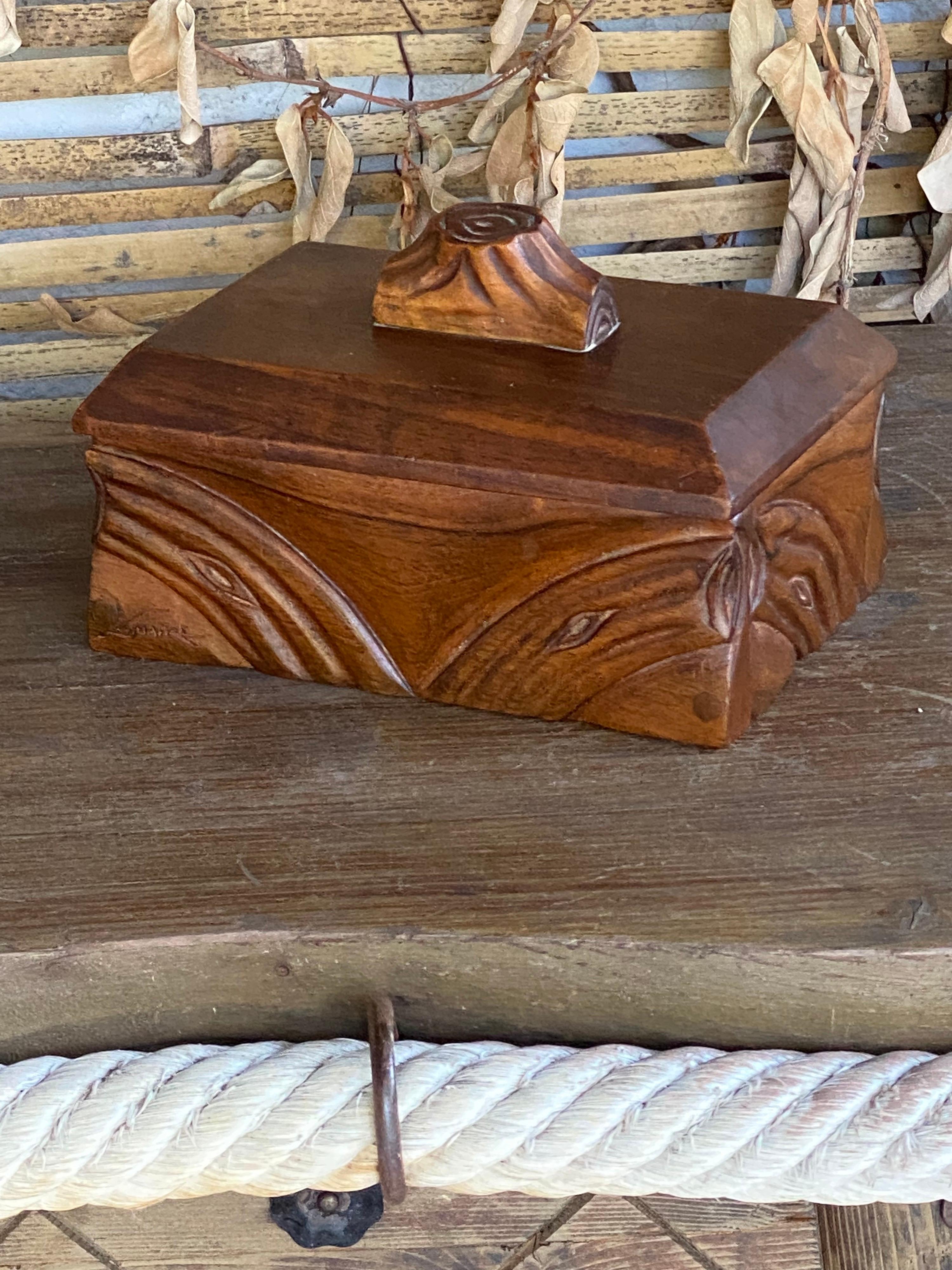 Box aus Holz im Art nouveau-Stil Frankreich 1920, signiert im Angebot 10