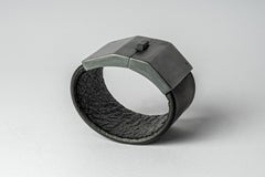 Box Lock Bracelet (Facet, Wide, BLK+KA)