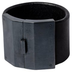 Box Lock Bracelet (Facet, Wide, BLK+KAS)