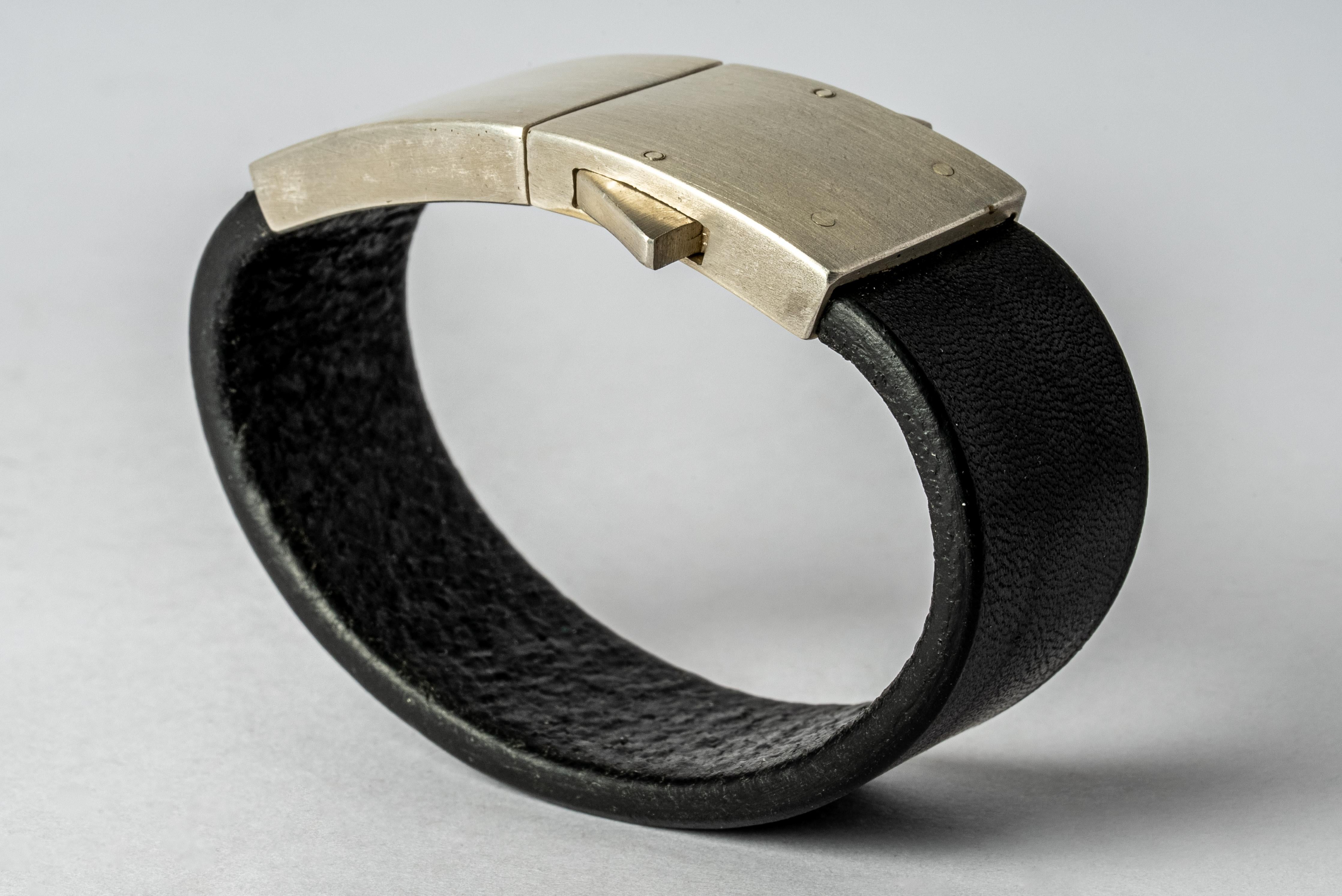 Box Lock Bracelet v2 (BLK+AS) In New Condition For Sale In Paris, FR