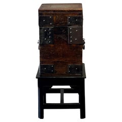 Box on Stand Beistelltisch