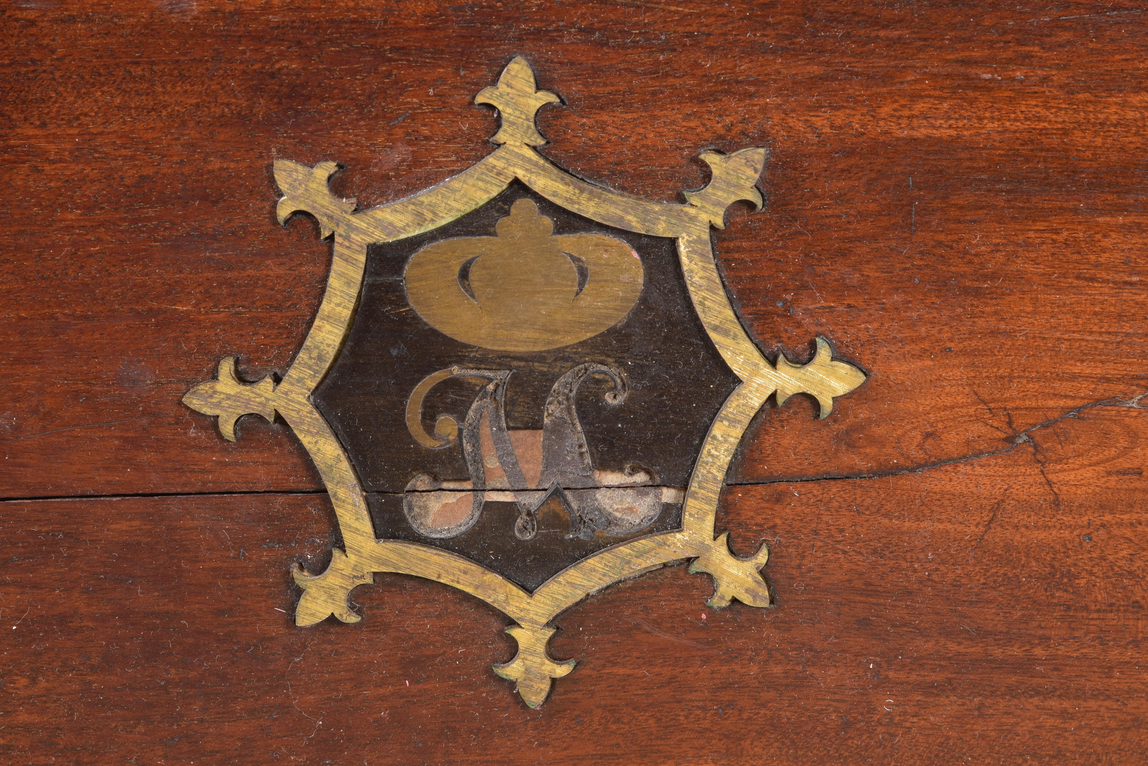 Box or casket with royal monogram. Mahogany wood, metal. Spain, 19th century. For Sale 1