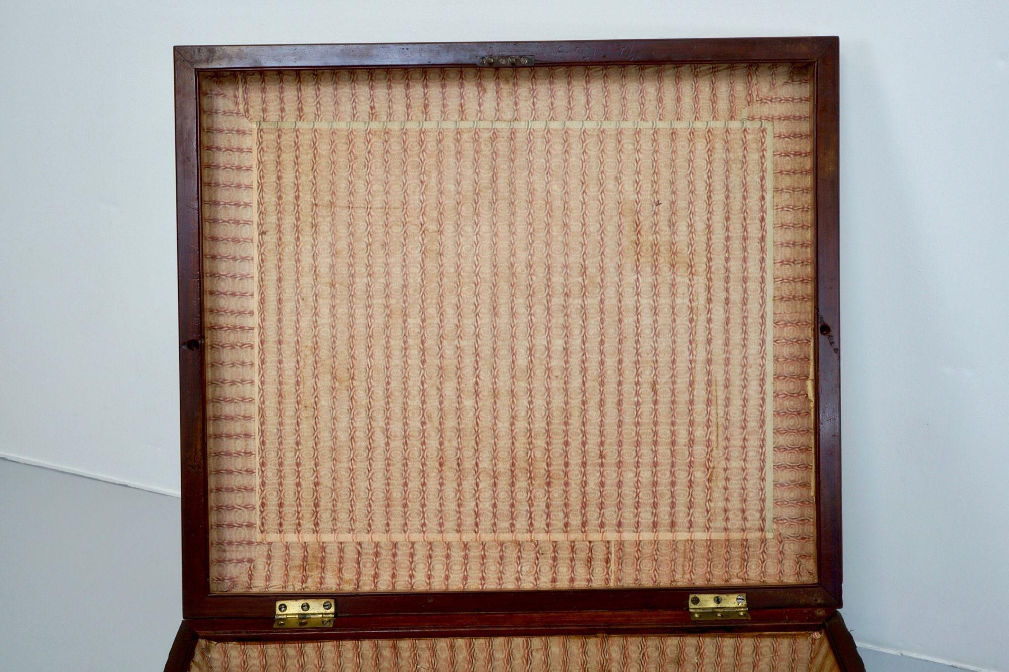 Acajou Box Ottoman en vente