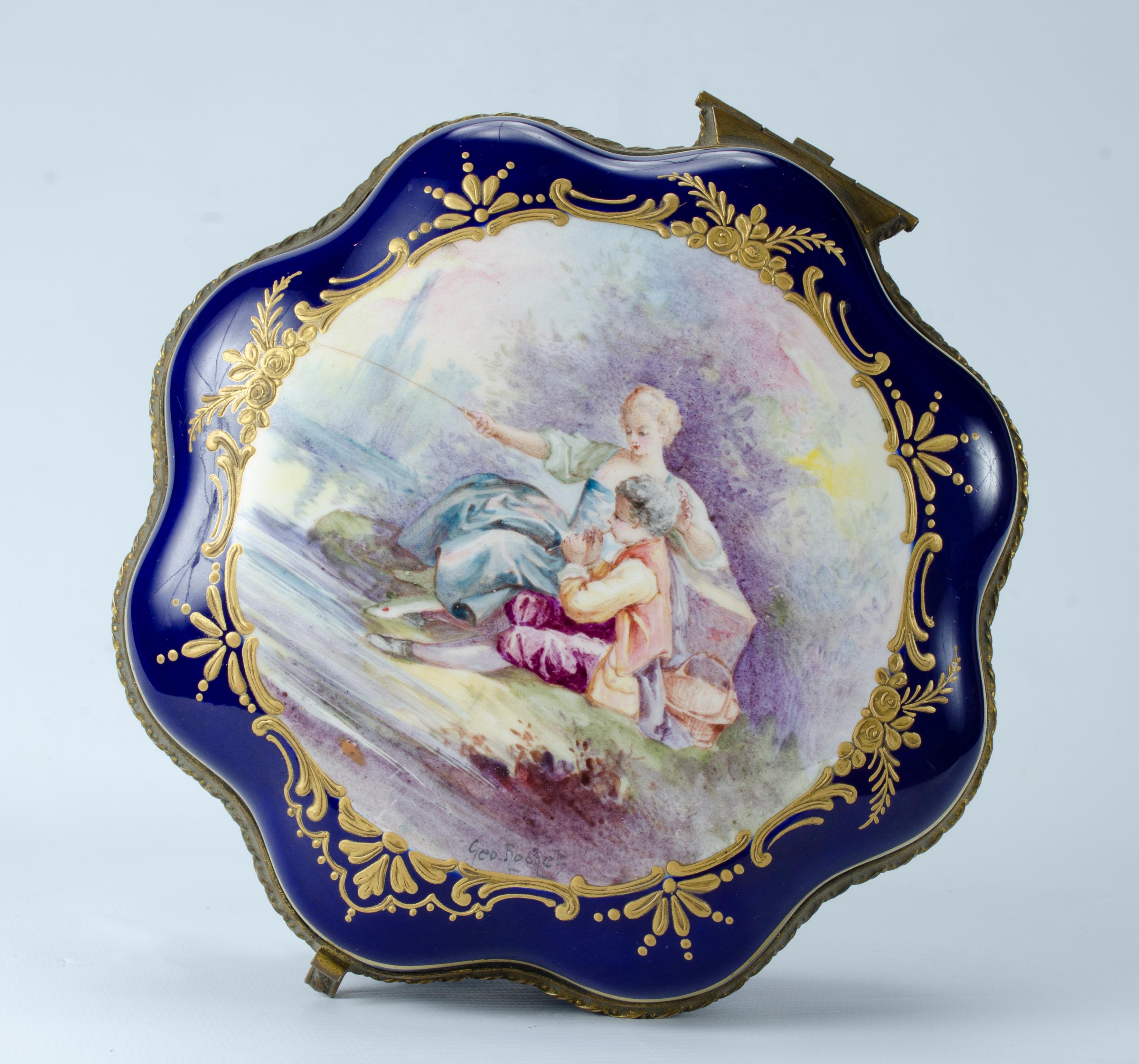 Box sevres porcelain
octagonal format
Decorated with flowers inside (hand-painted)
Bronze frame
Perfect condition
Circa 1900 origin France.