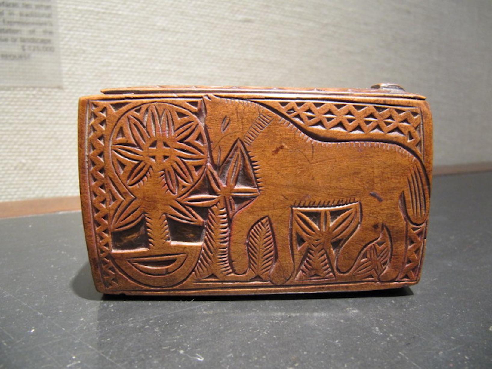 Néerlandais Boîte à tabac du 17ème siècle Friesland Baroque avec couvercle coulissant en bouleau et cheval en forme de cœur d'amour en vente