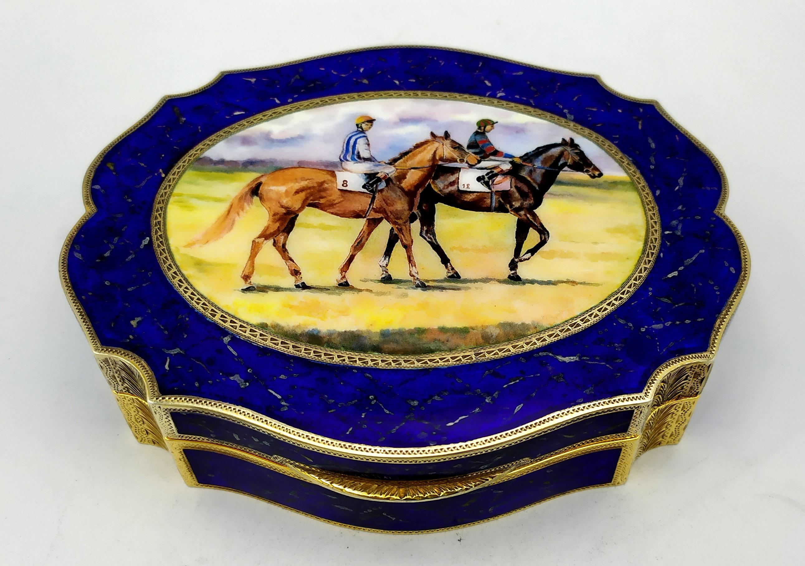 Shaped table box in 925/1000 sterling Silver gold plated with fired enamels painted like lapis lazuli stone and with fired enameled oval miniature, hand painted by the painter Renato Dainelli depicting a horse racing scene with two riders, in