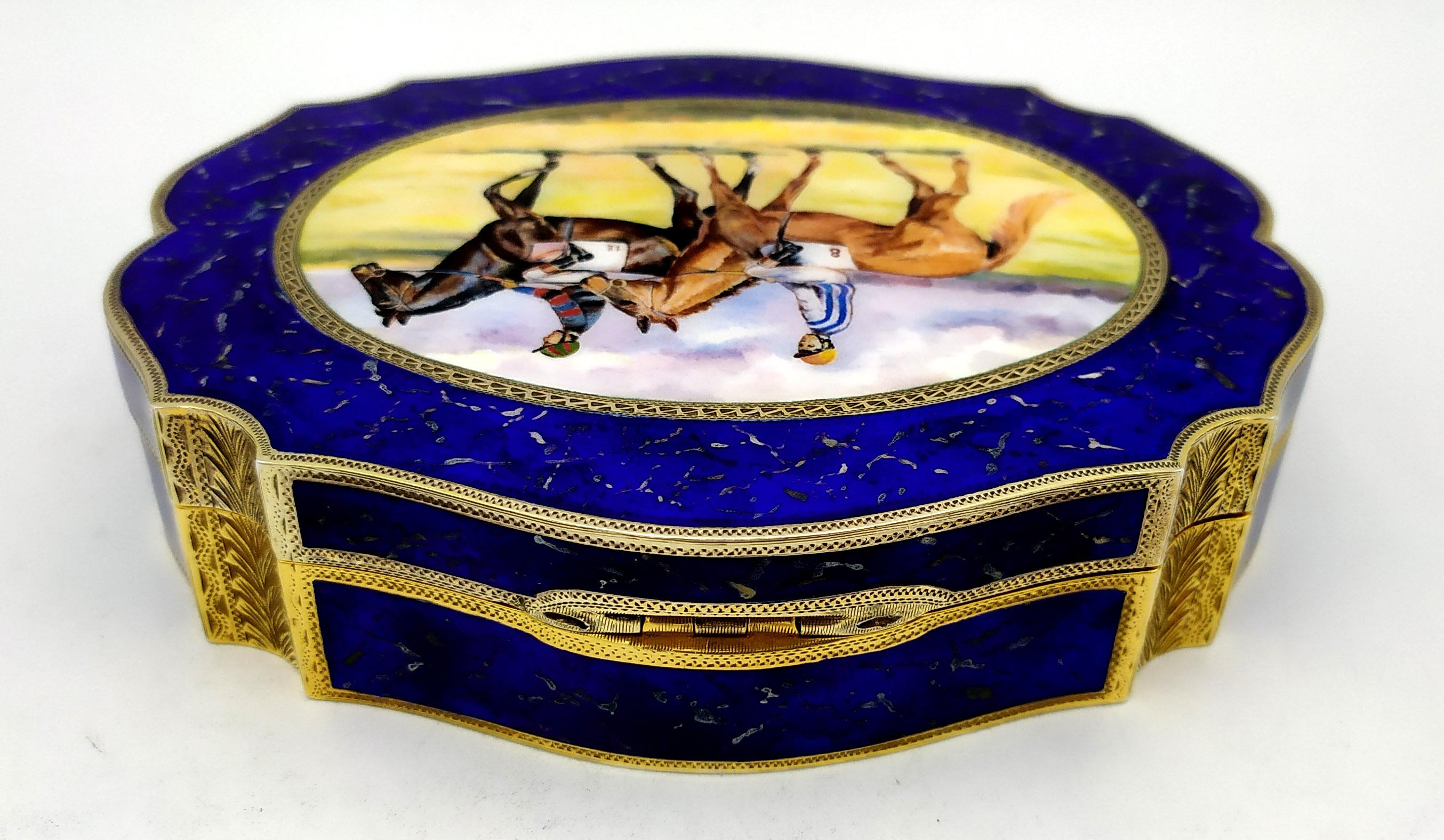 Box with fired enamels painted like lapis lazuli stone and horse racing Salimben In Excellent Condition For Sale In Firenze, FI