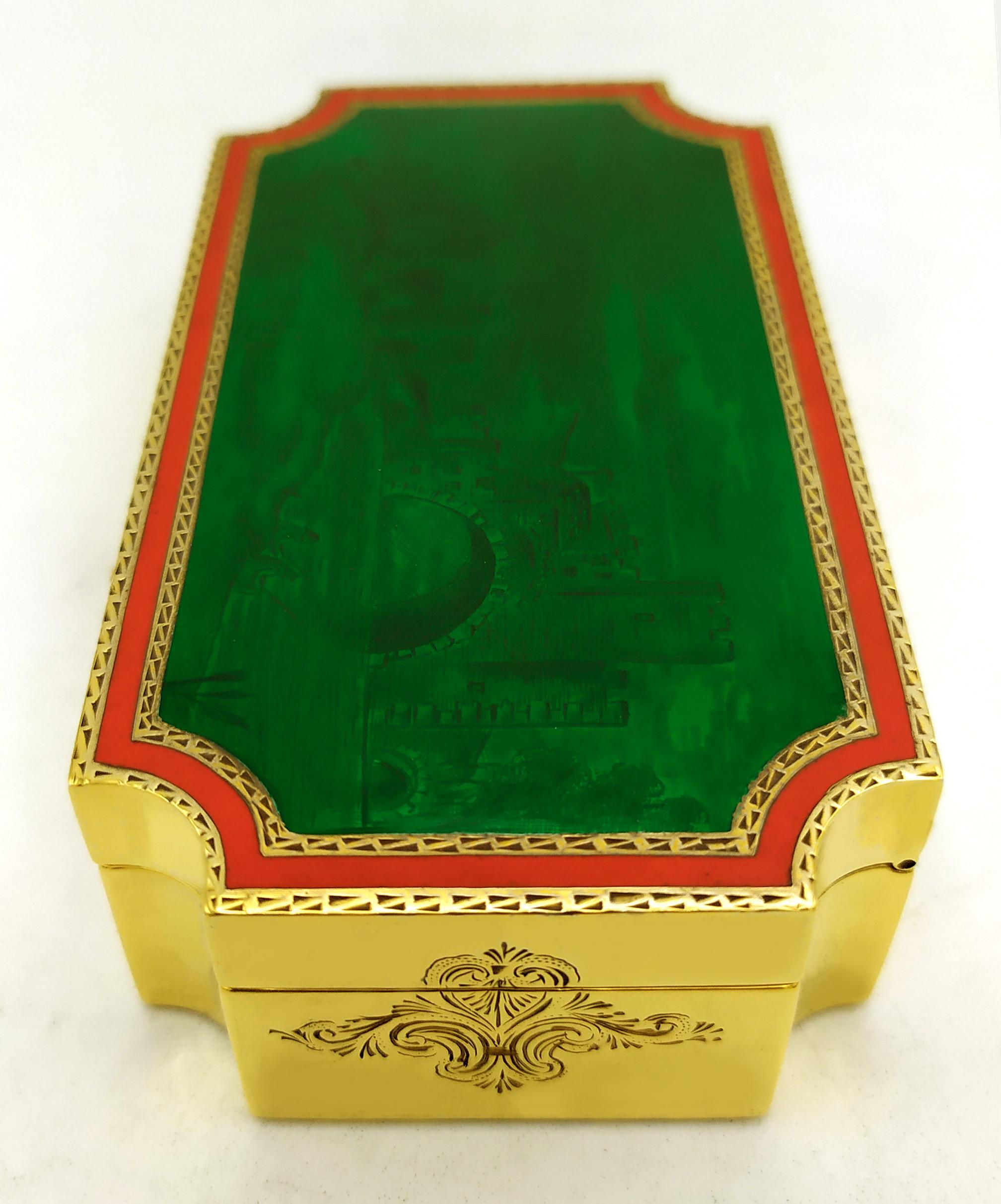 Caja con esmalte verde sobre fino grabado a mano de un paisaje con ruinas Salimbeni finales del siglo XX en venta