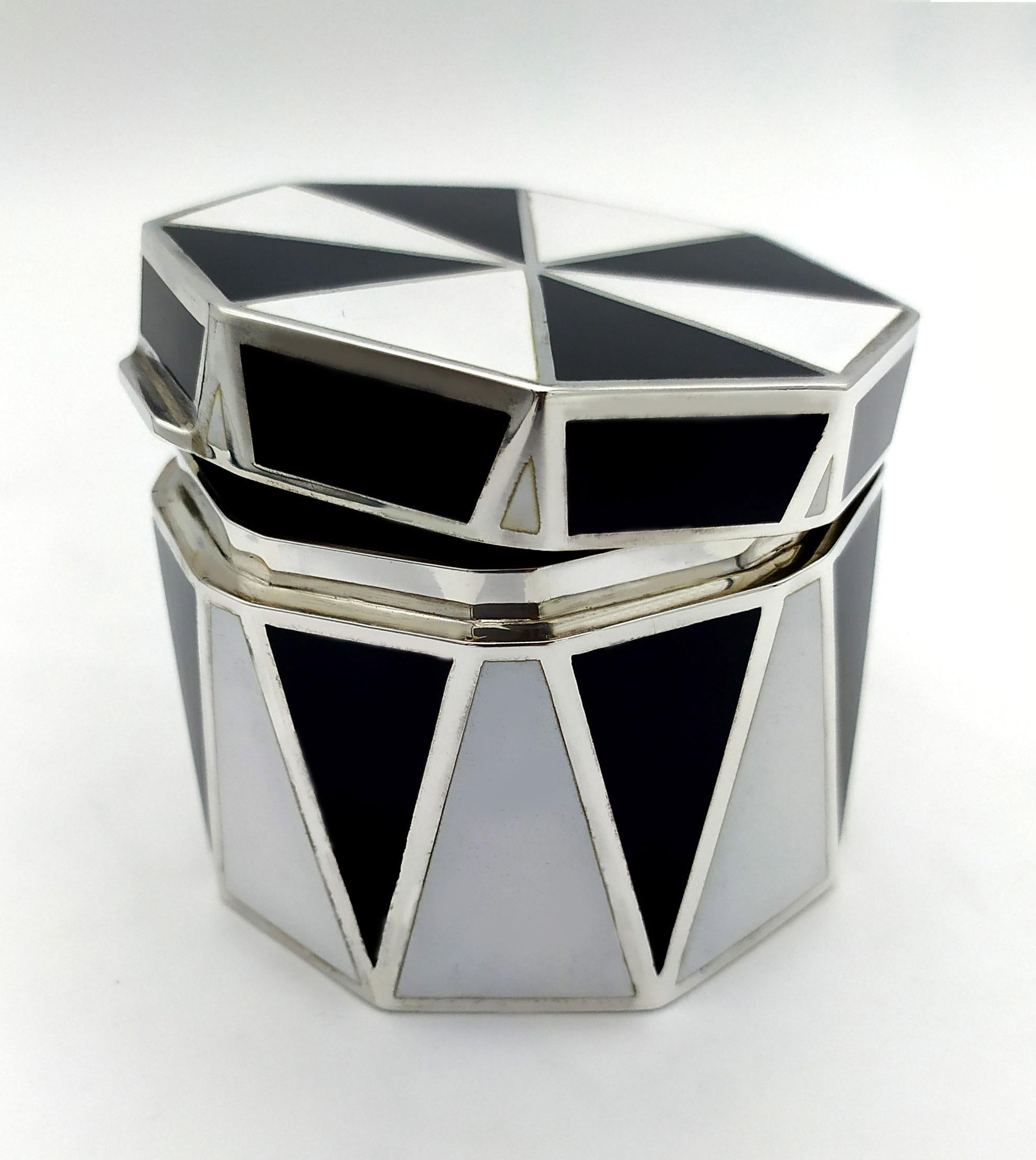 Hand-Painted Box with wedges Enamel Sterling Silver black and white Salimbeni For Sale