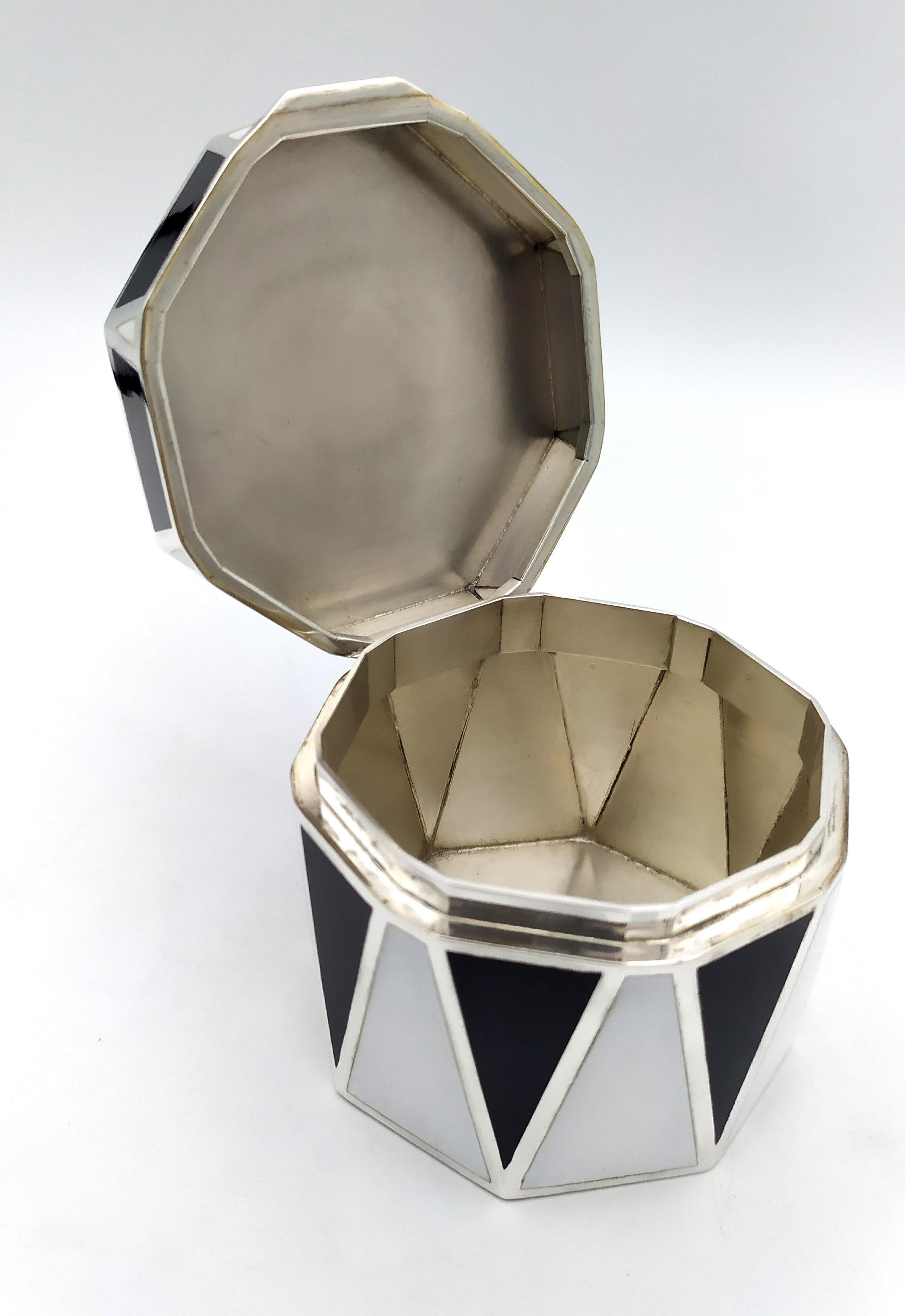 Late 20th Century Box with wedges Enamel Sterling Silver black and white Salimbeni For Sale