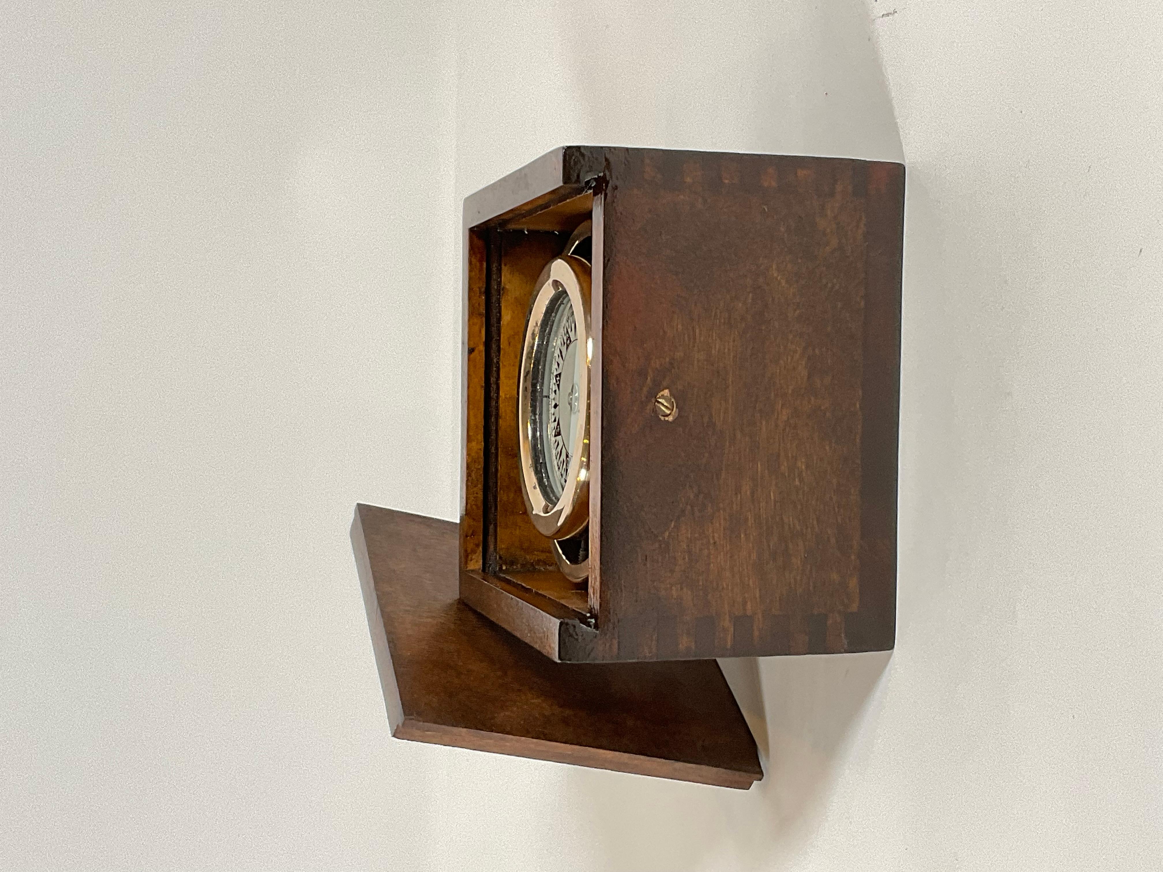 Schachtel-Boot-Kompass von Wilcox Crittendon (Mitte des 20. Jahrhunderts) im Angebot