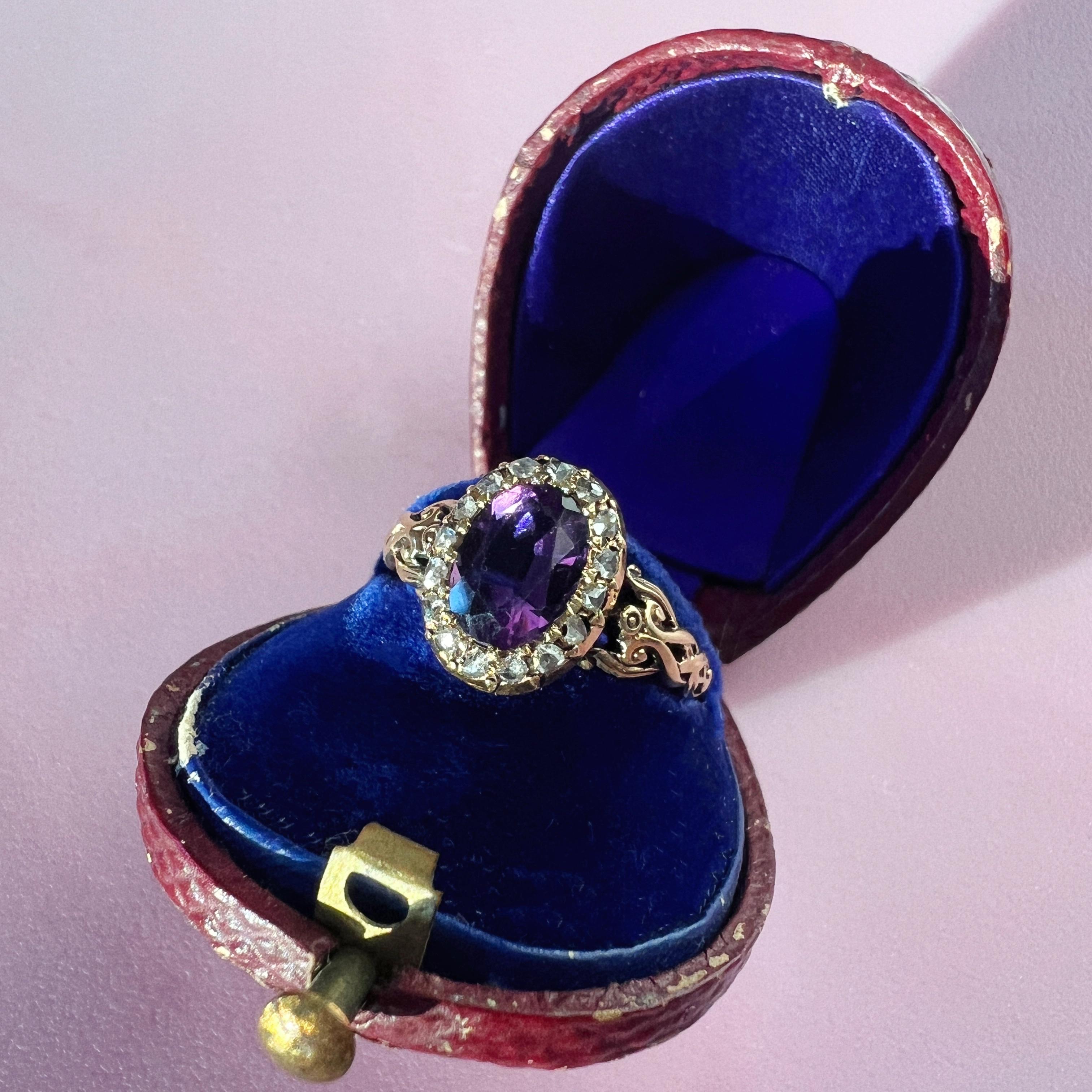 Boxed French Victorian 18K gold amethyst diamond halo ring In Good Condition In Versailles, FR