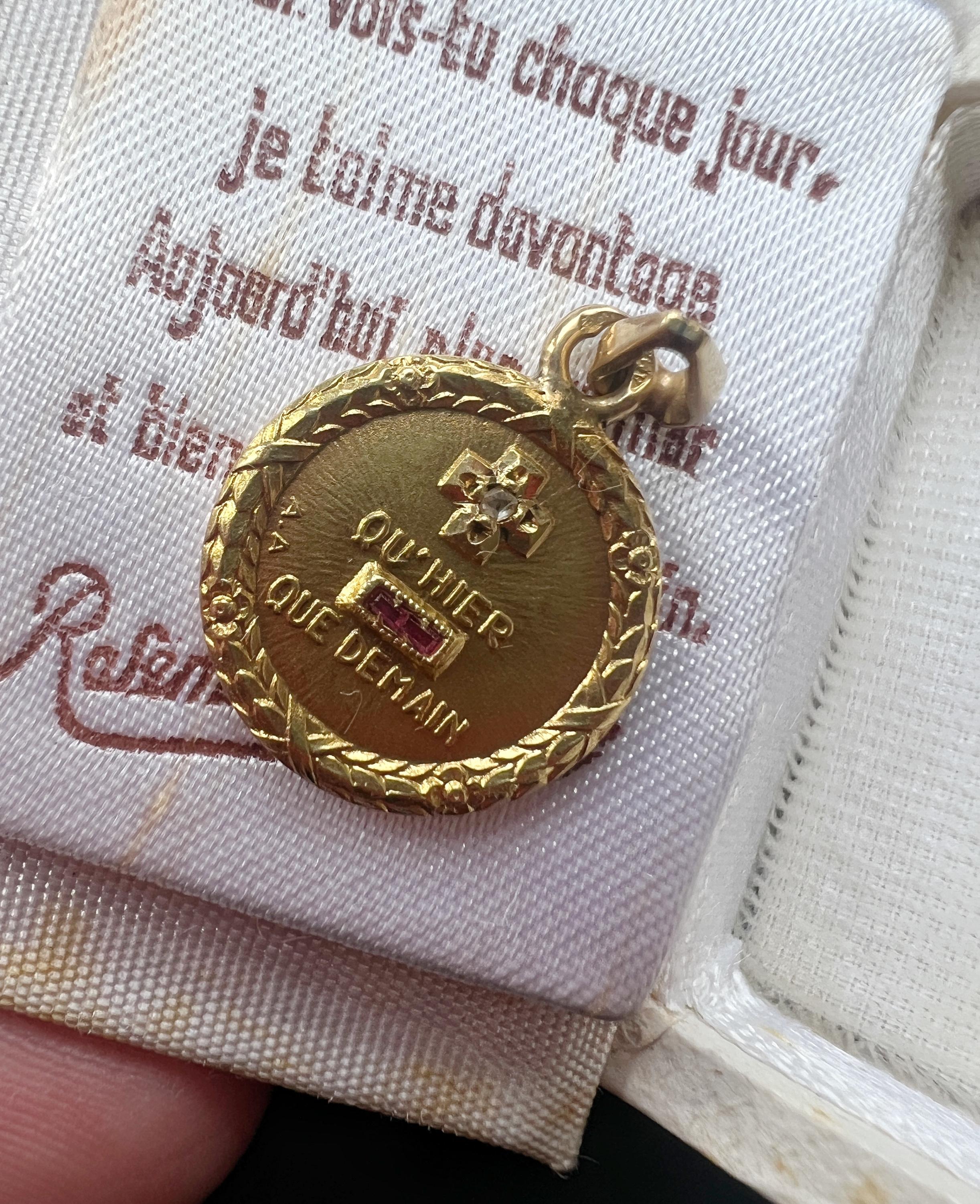 Built upon a romantic French poetry, this French vintage 18K gold Augis medal is precious not only thanks to its sentimental meanings, but also because it comes with its original box, which is rare to find today. Inside of the box it is written the