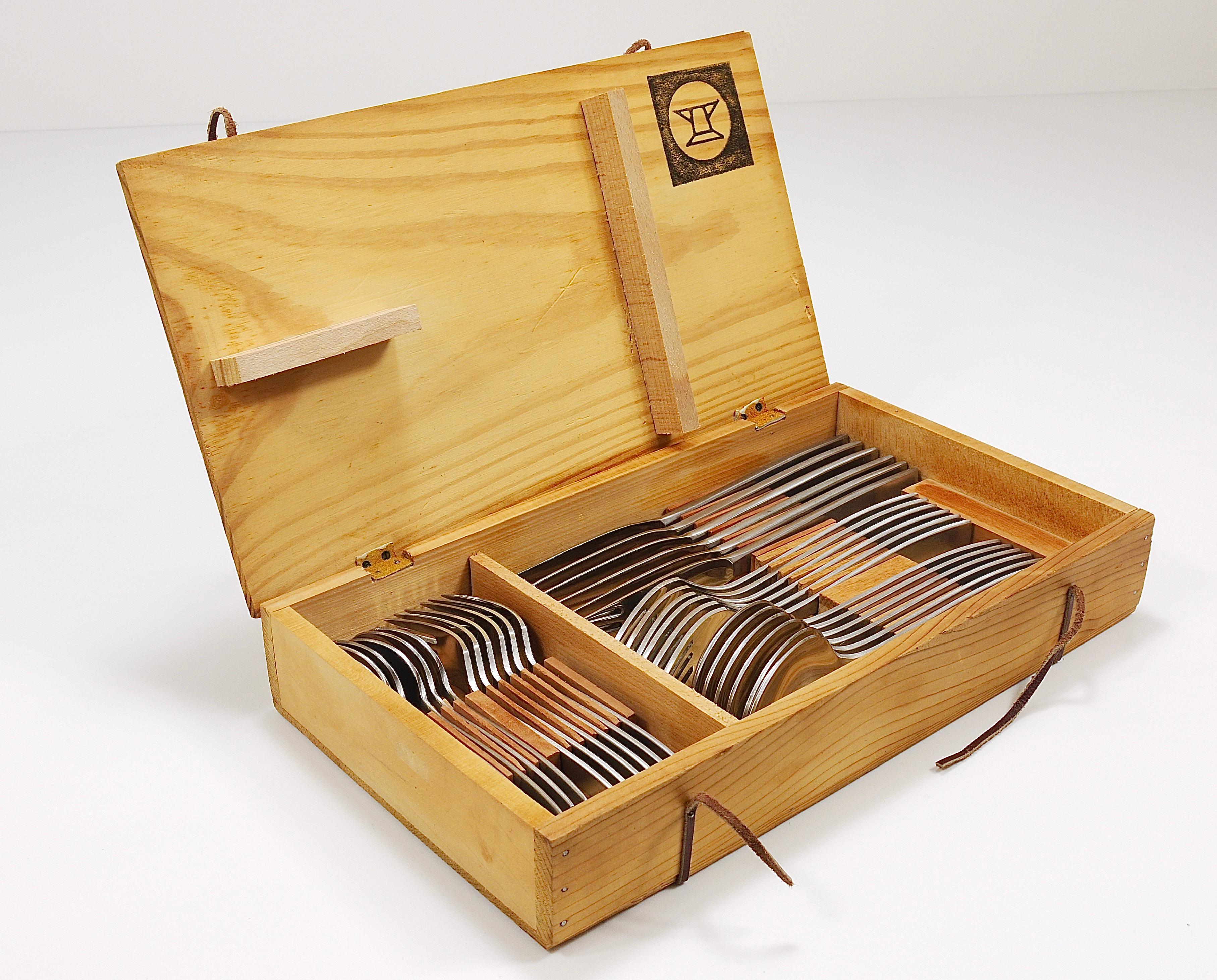 Boxed Helmut Alder Amboss 2050 Flatware Cutlery for Six, 30 pcs., Austria, 1950s For Sale 5