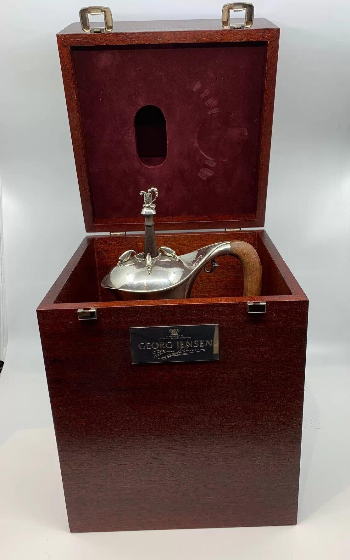Boxed Large Georg Jensen Chocolate Pot 460B With Stirrer In Excellent Condition For Sale In Hellerup, DK