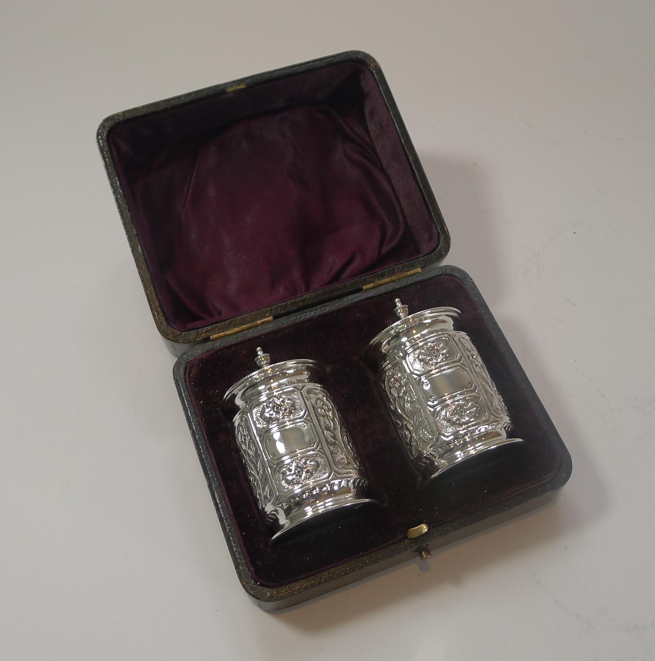 Boxed Pair of Antique English Sterling Silver Pepper Pots, 1894 For Sale 7