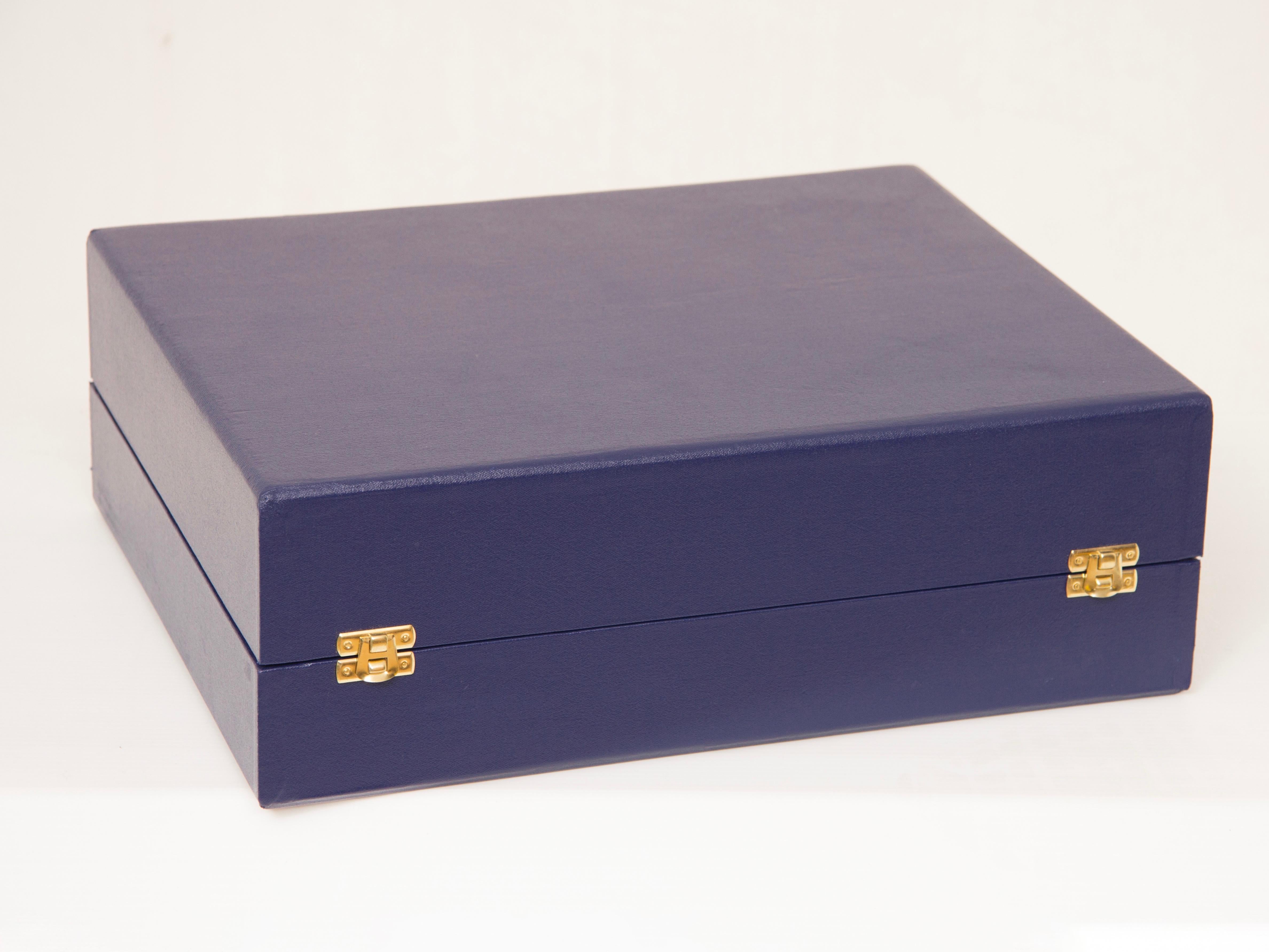 A boxed set of Coffee cans and saucers with six silver gilt and enamel spoons.
This beautiful set has a fabulous shagreen design in green.
by T Goode & Co.
Measures: Box - H 13cm, W 38cm, D 31cm 
Cup - H 9cm, W 12cm, D 12cm.

British, circa