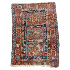 Tapis persan antique Karaja à trois médaillons, c. 1930-40's