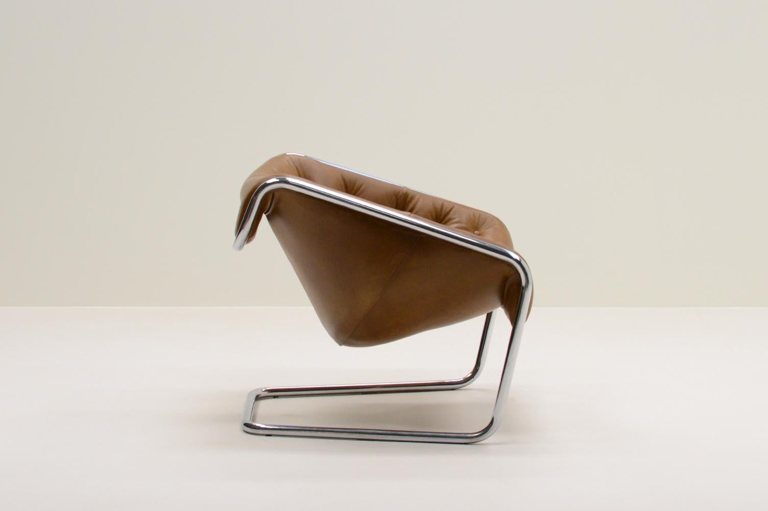 Mid-Century Modern Boxer lounge chair by Kwok Hoï Chan for Steiner, 1970s France. 