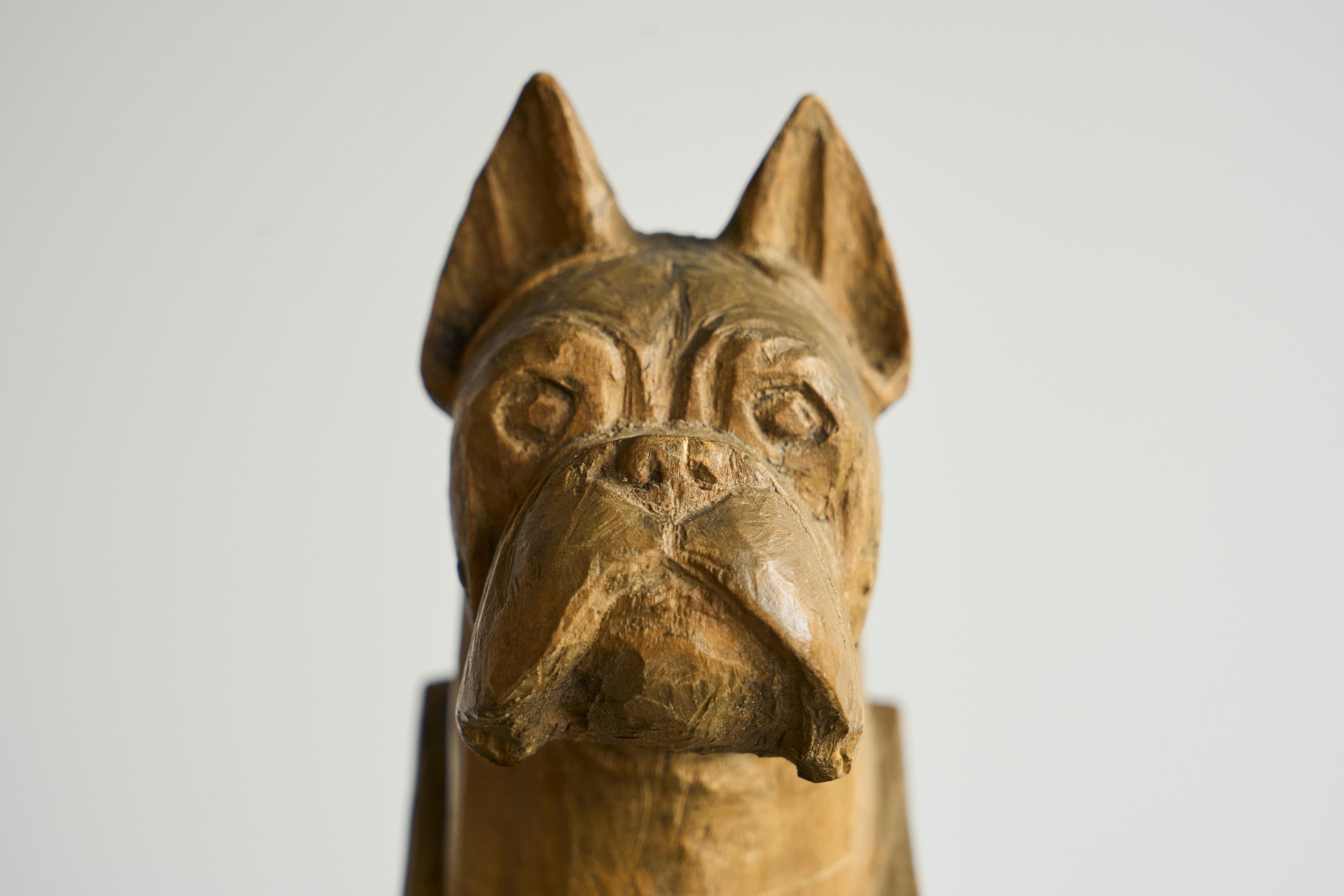 Européen Sculpture ou serre-livre Boxer en bois massif sculpté Milieu du 20e siècle en vente