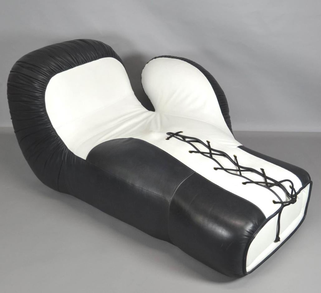 Sessel Boxhandschuh De Sede in natürlichen echt
schwarzes und weißes Leder. Außergewöhnliches Stück.
