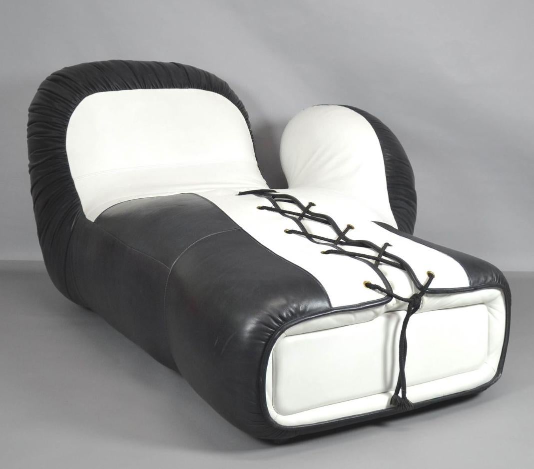 Fait main Fauteuil de salle à manger Boxing Glove en vente