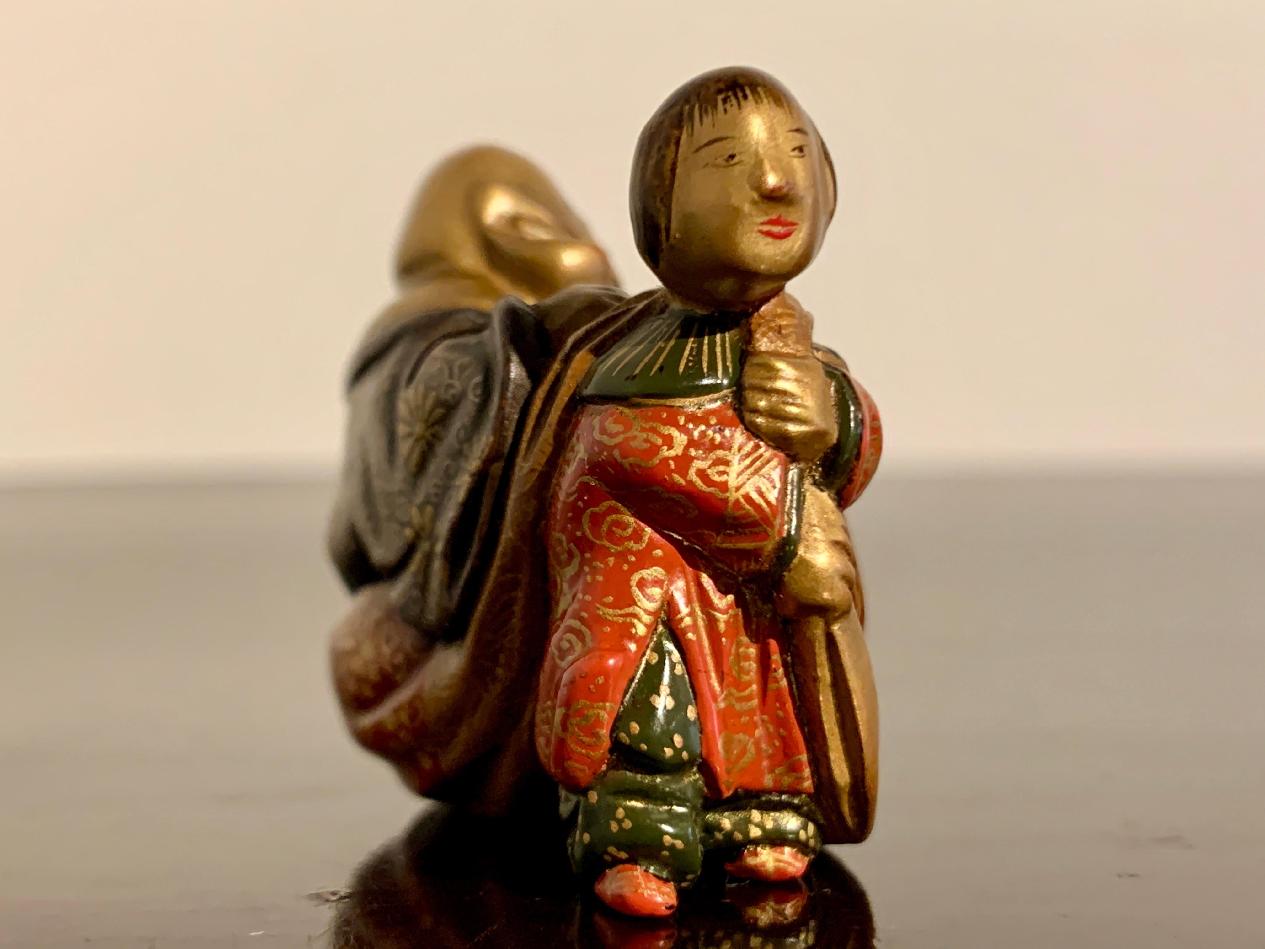 Hand-Carved Boxwood and Lacquer Netsuke of Hotei by Shunsho, Meiji period, circa 1900, Japan For Sale