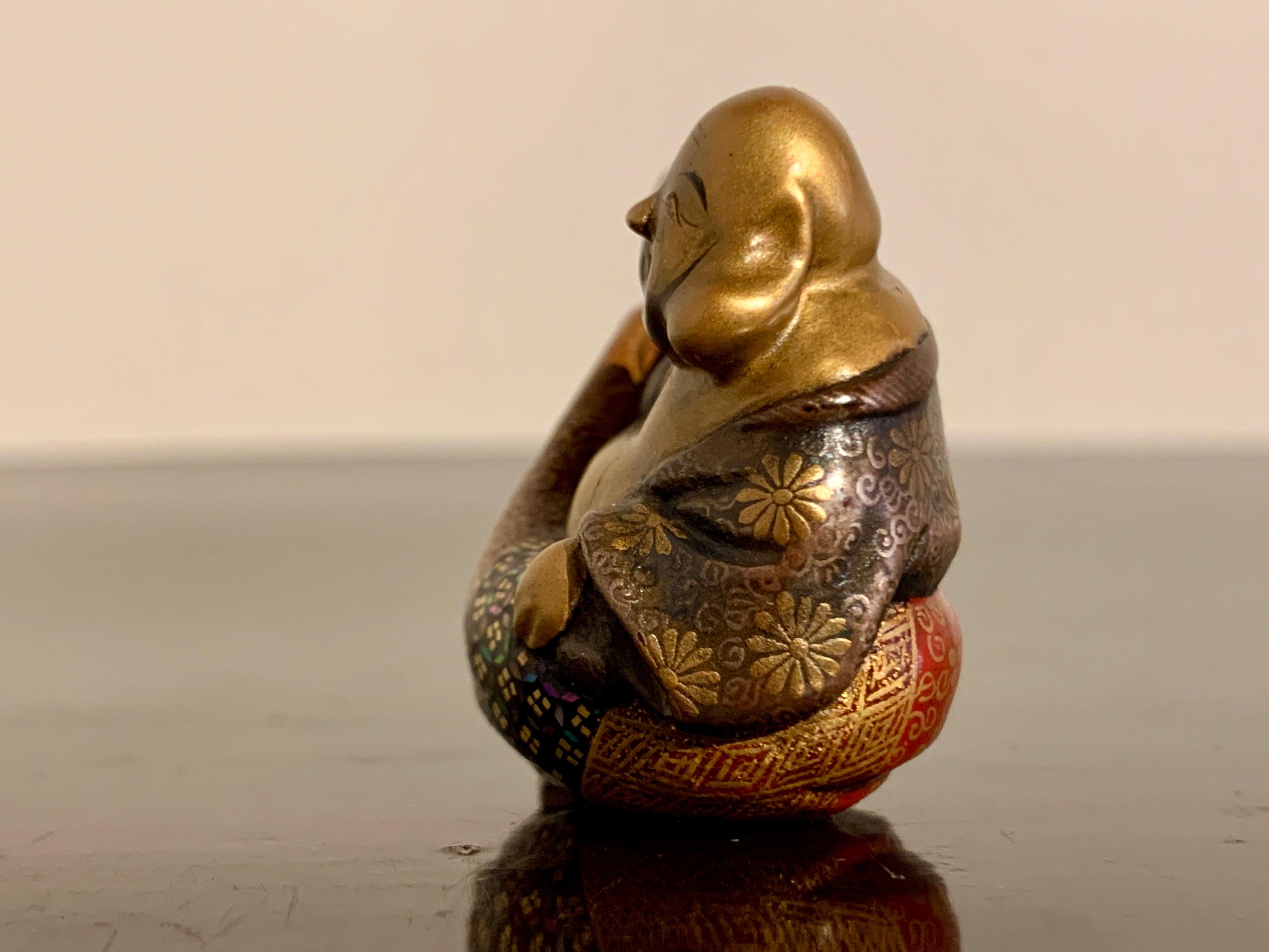 Early 20th Century Boxwood and Lacquer Netsuke of Hotei by Shunsho, Meiji period, circa 1900, Japan For Sale