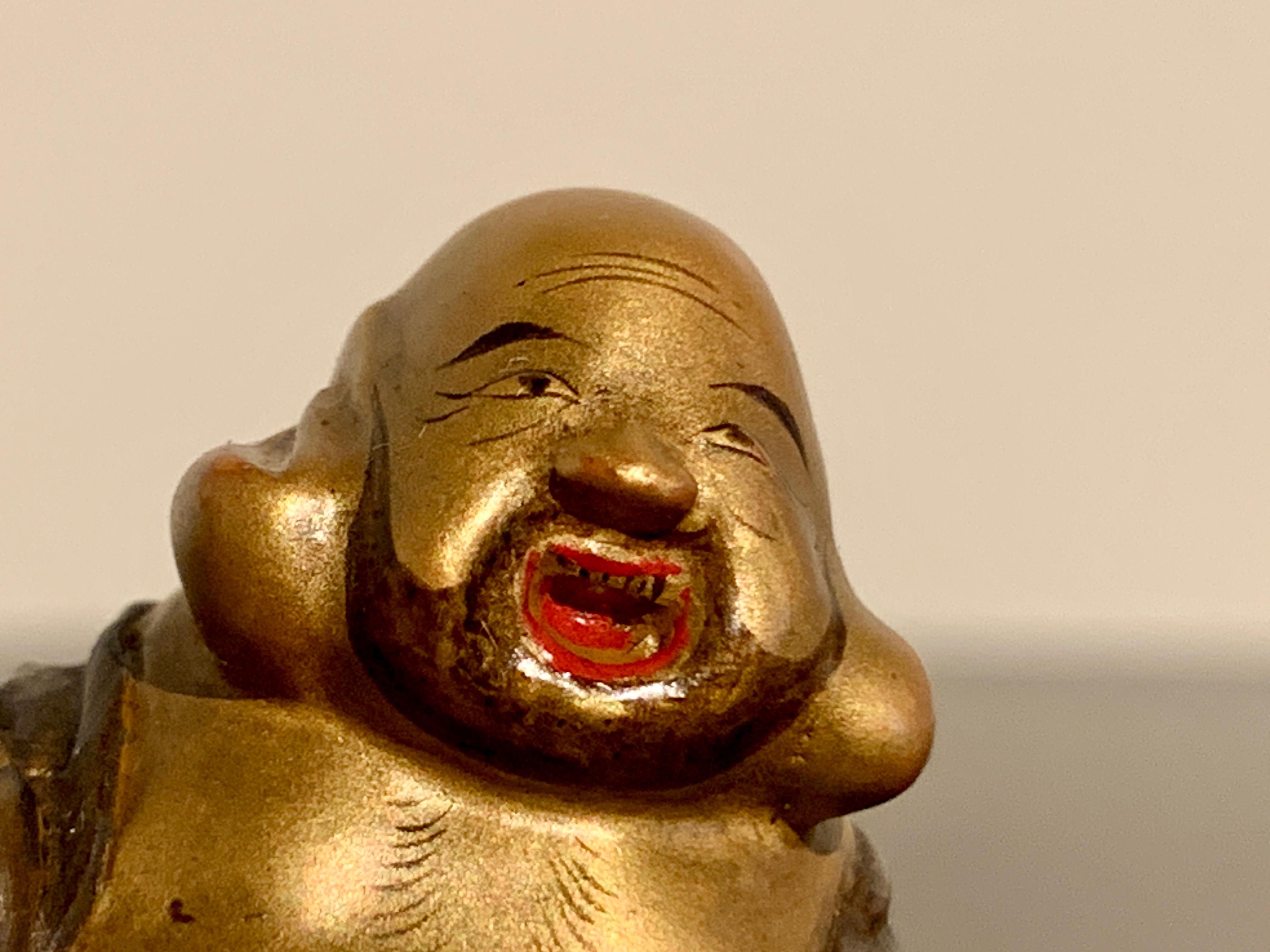 Boxwood and Lacquer Netsuke of Hotei by Shunsho, Meiji period, circa 1900, Japan For Sale 2