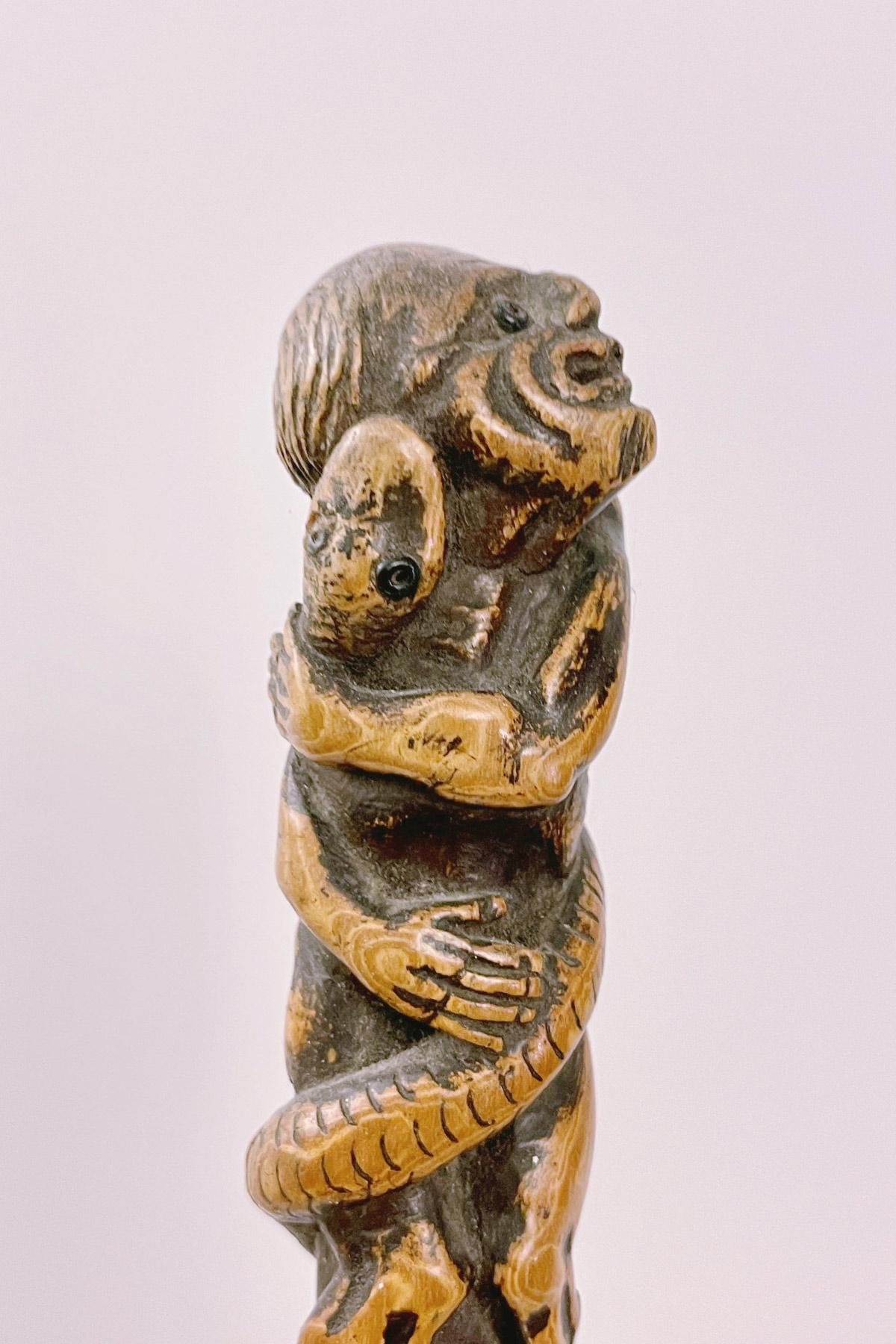 Boxwood-Volkskunststab mit der Darstellung eines Mannes mit Schlange und Eidechse, Italien 1850. im Angebot 5