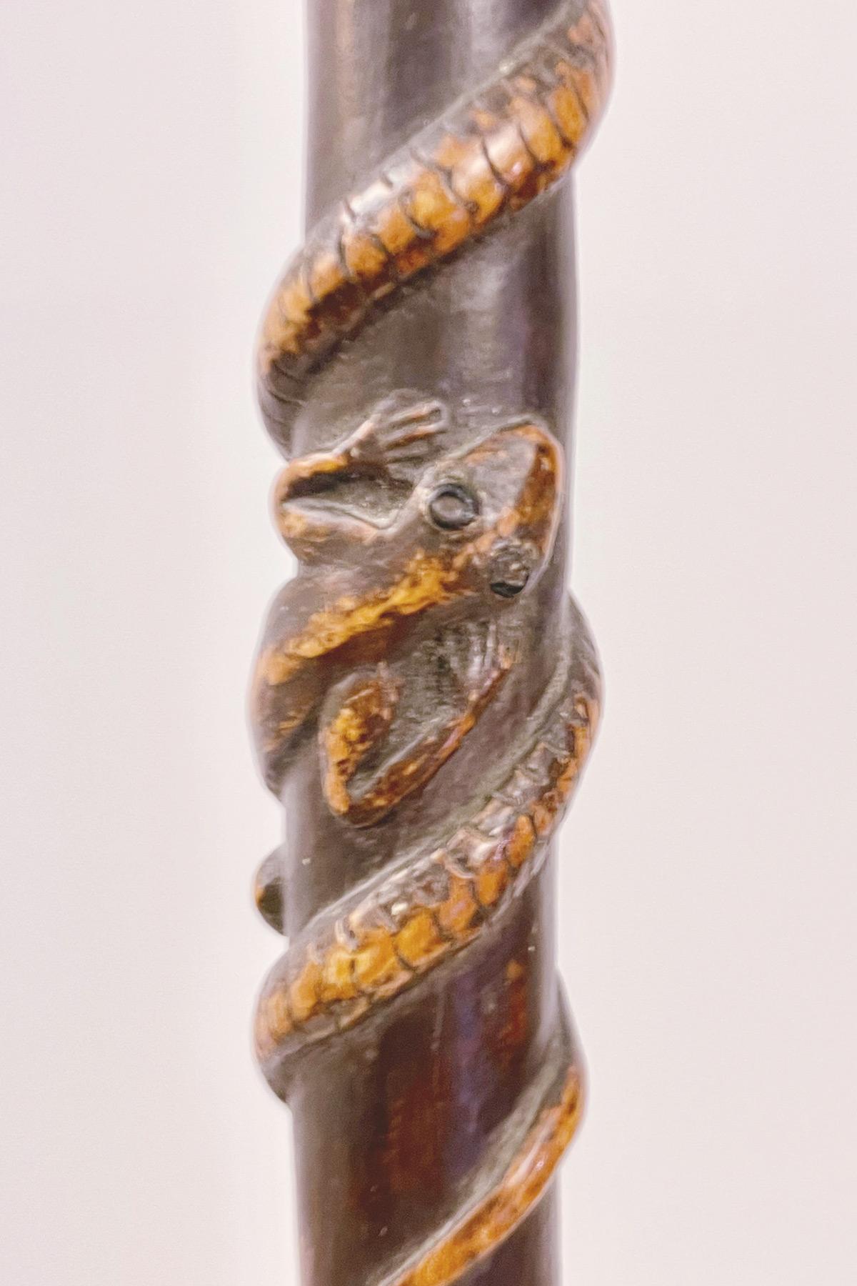 Boxwood folk art stick depicting a man with snake and lizard, Italy 1850.  For Sale 7