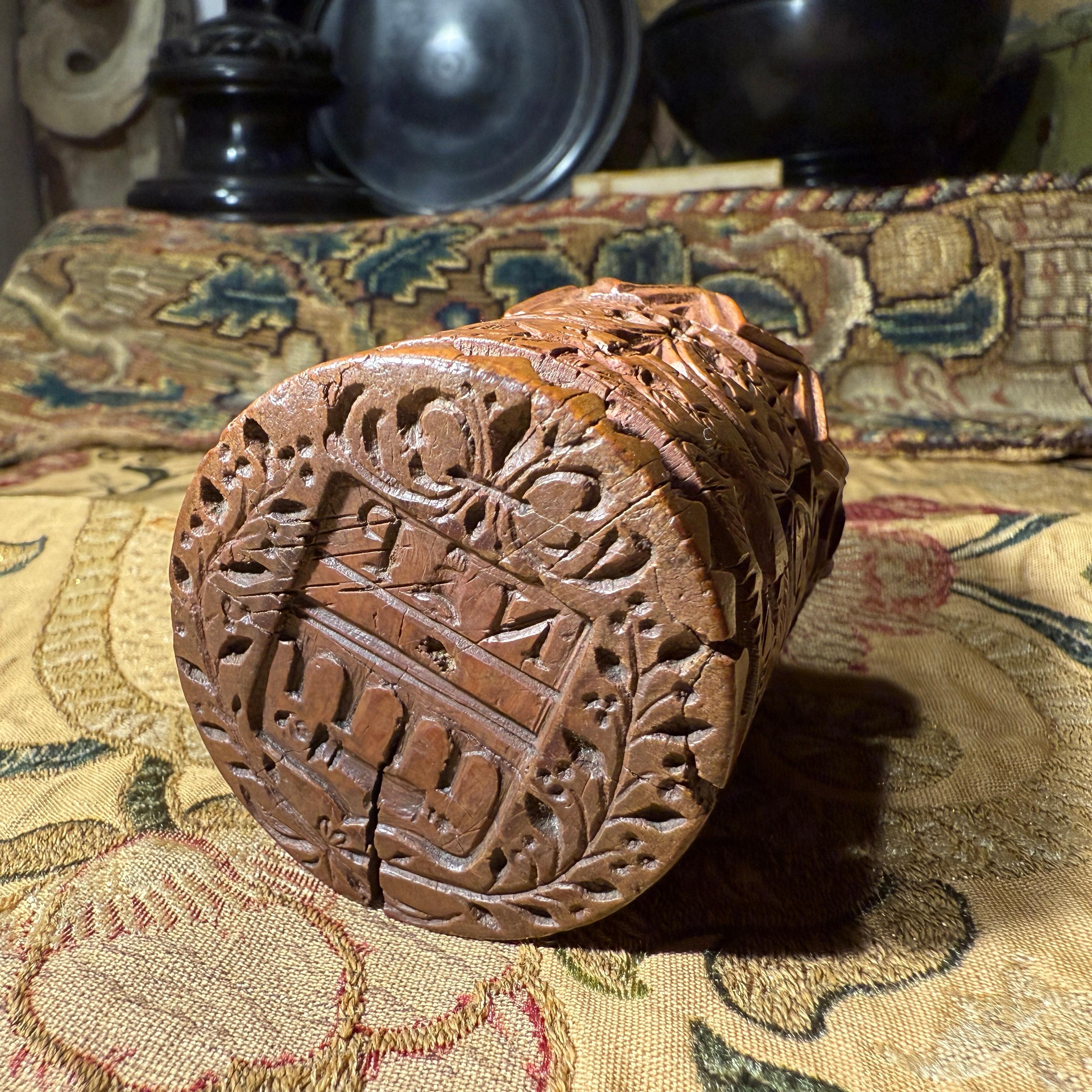 Stampa a rullo in legno di bosso con armi reali. Francia, XVIII secolo. in vendita 10