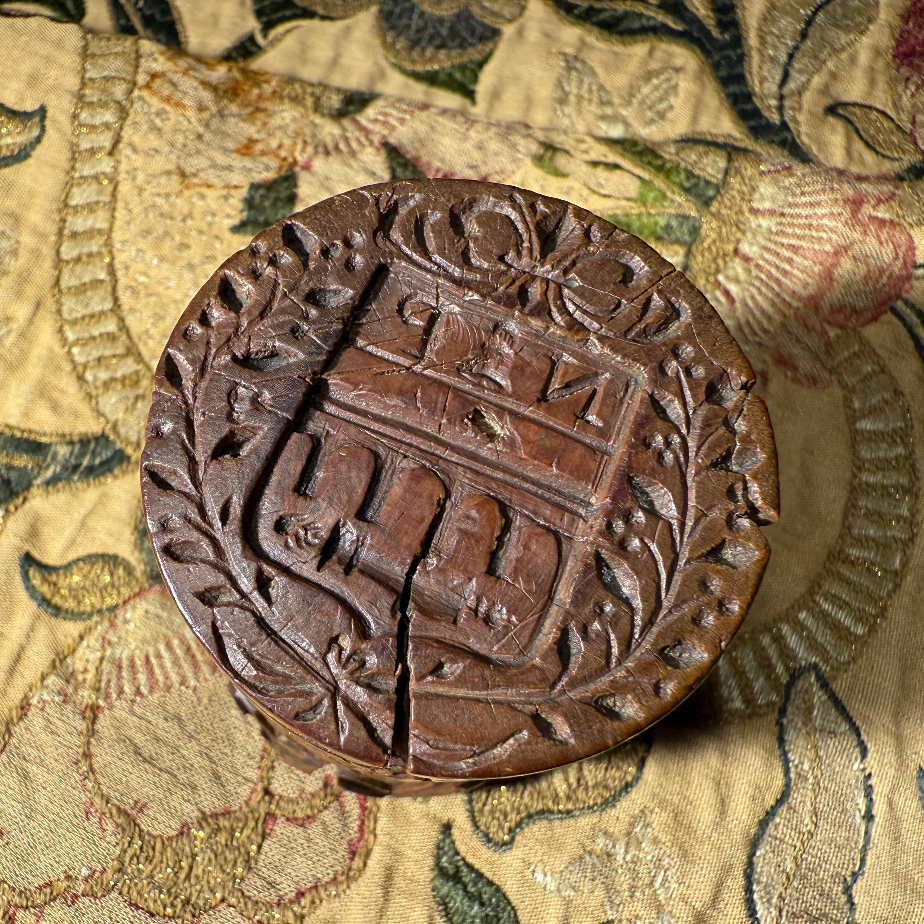 Stampa a rullo in legno di bosso con armi reali. Francia, XVIII secolo. in vendita 11