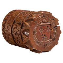 Stampa a rullo in legno di bosso con armi reali. Francia, XVIII secolo. Stampa a rullo in legno di bosso con armi reali. Francia, XVIII secolo.