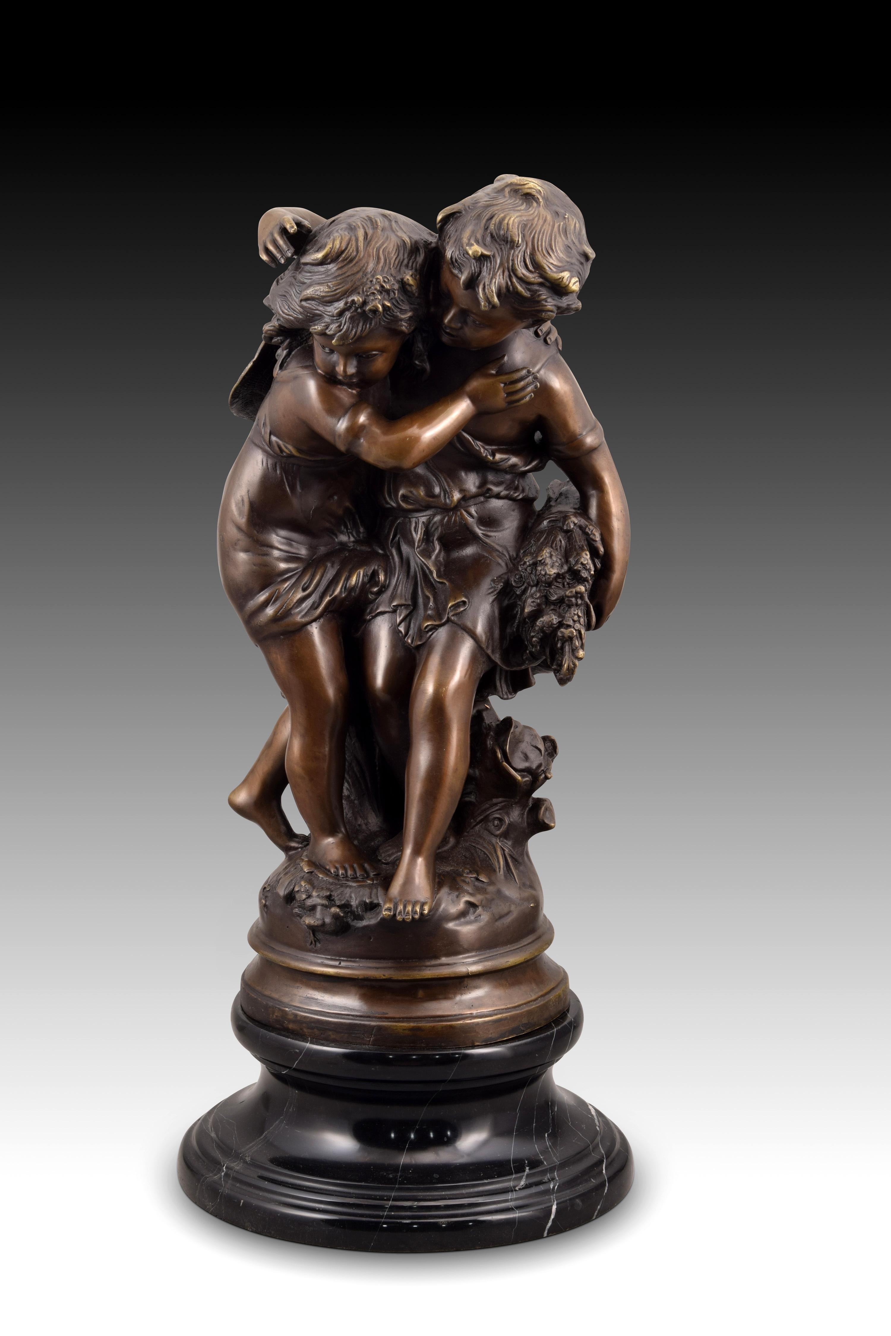 Bronze à la cire perdue. Modèle d'Auguste Moureau (1834-1917). Base en marbre Bronze patiné représentant deux enfants ensemble, le garçon tenant des fleurs. La pièce qui compose ce lot suit les modèles d'Auguste Moureau (1834- 1917), célèbre