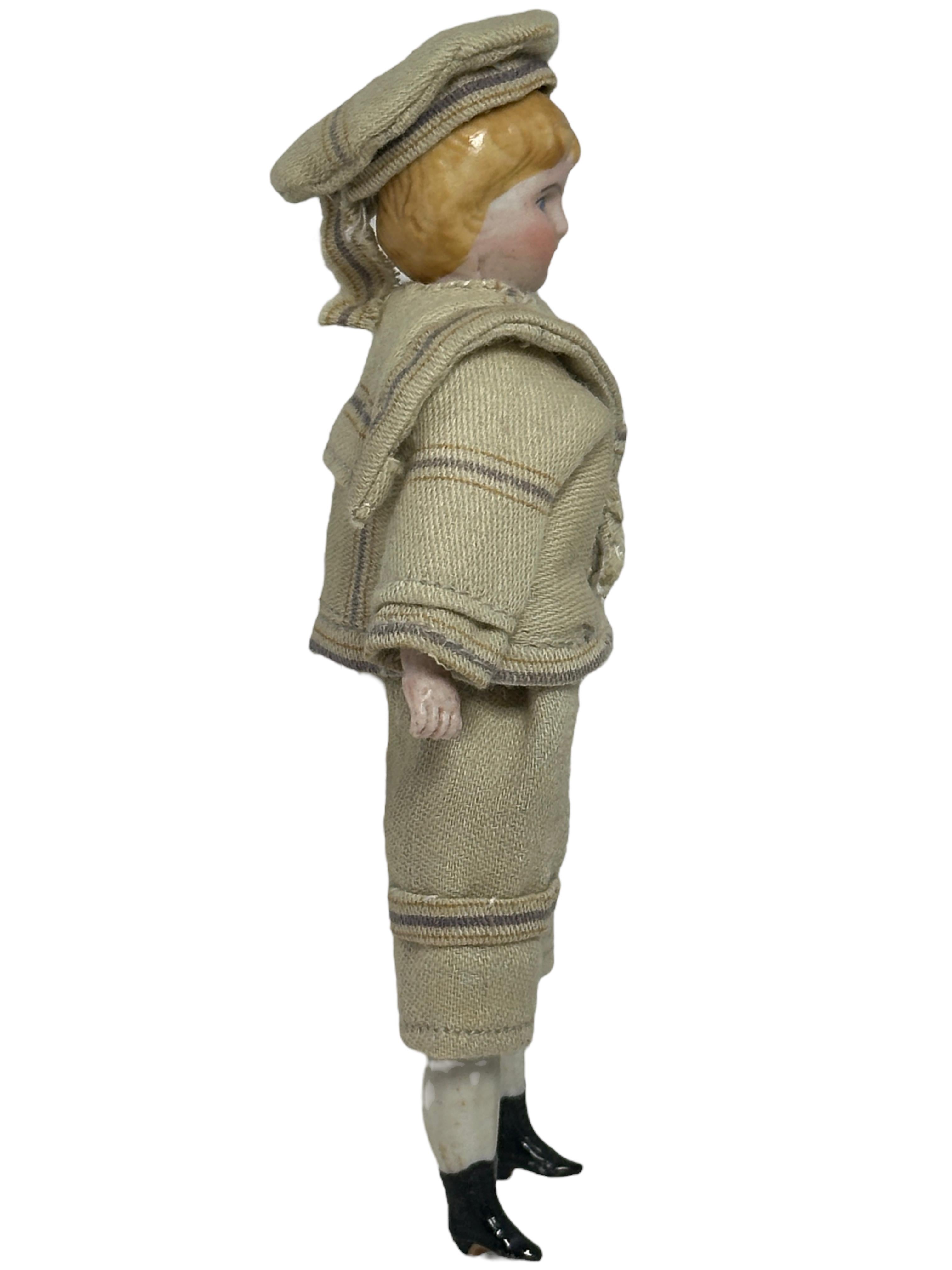 Allemand Garçon vêtu d'un costume de marin Antique German Dollhouse Doll Toy 1900s en vente