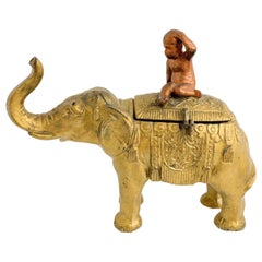 Niño sobre un elefante dorado Hucha de metal Alcancía, Antigua Austria Década de 1890