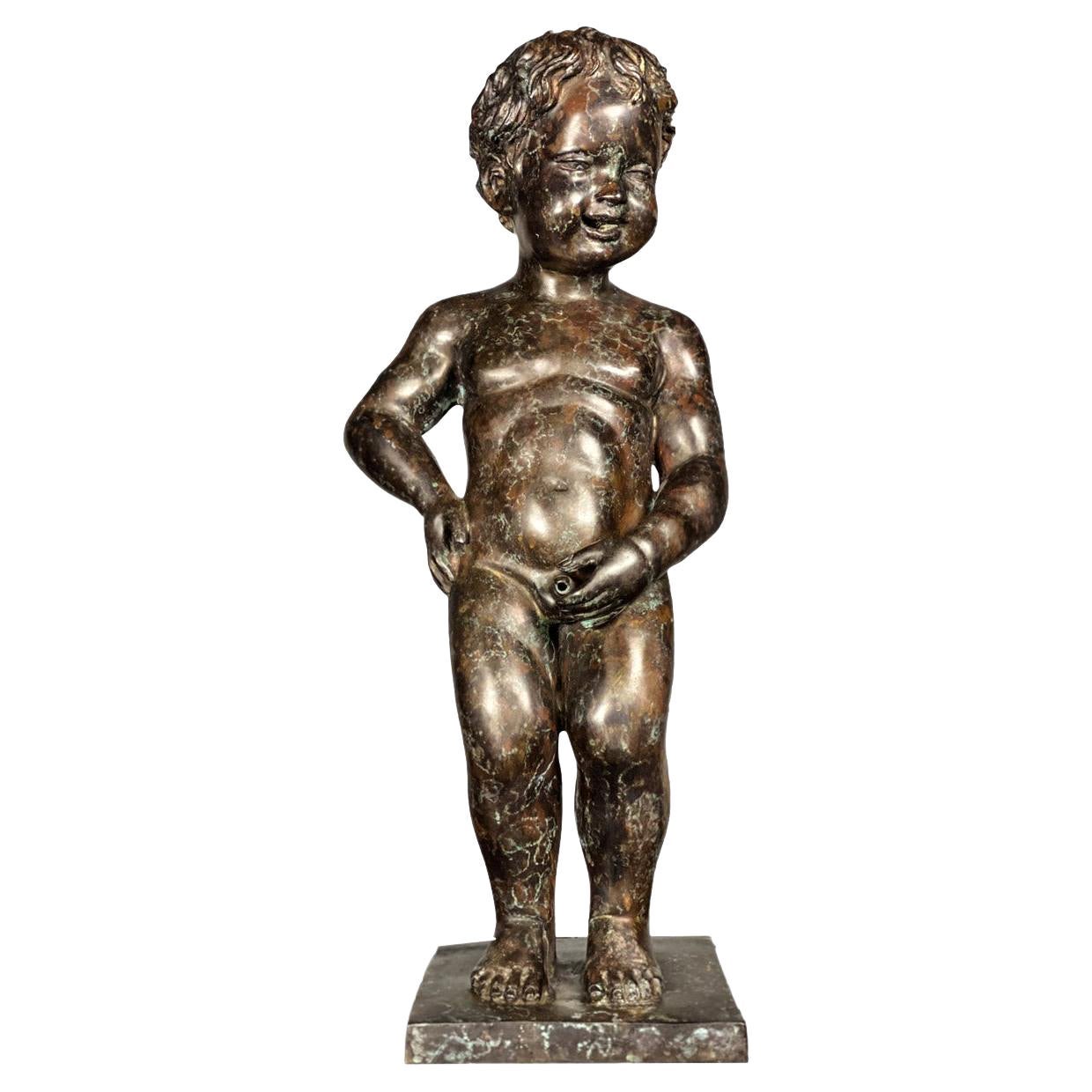 Niño Orinando Peque�ña Estatua de Bronce