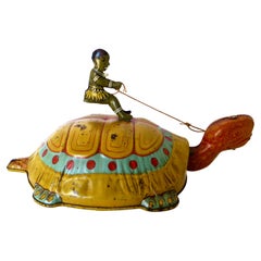 Aufziehbares Spielzeug "Junge reitet auf einer Schildkröte"; von J. Chein, ca. 1930er Jahre
